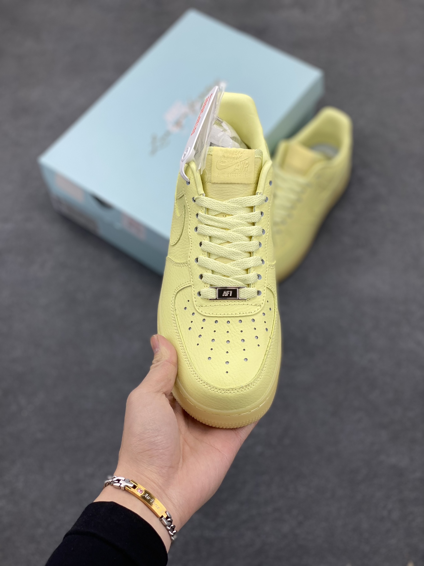 图片[2]-Nike Air Force 1 07 low空军一号 荔枝纹水晶 板鞋 原楦头原纸板 打造纯正空军版型#专注外贸渠道 全掌内置蜂窝气垫 #原盒配件 原厂中底钢印、拉帮完美 货号：CZ8065-800 尺码：36 36.5 37.5 38 38.5 39 40 40.5 41 42 42.5 43 44 44.5 45-选品中心