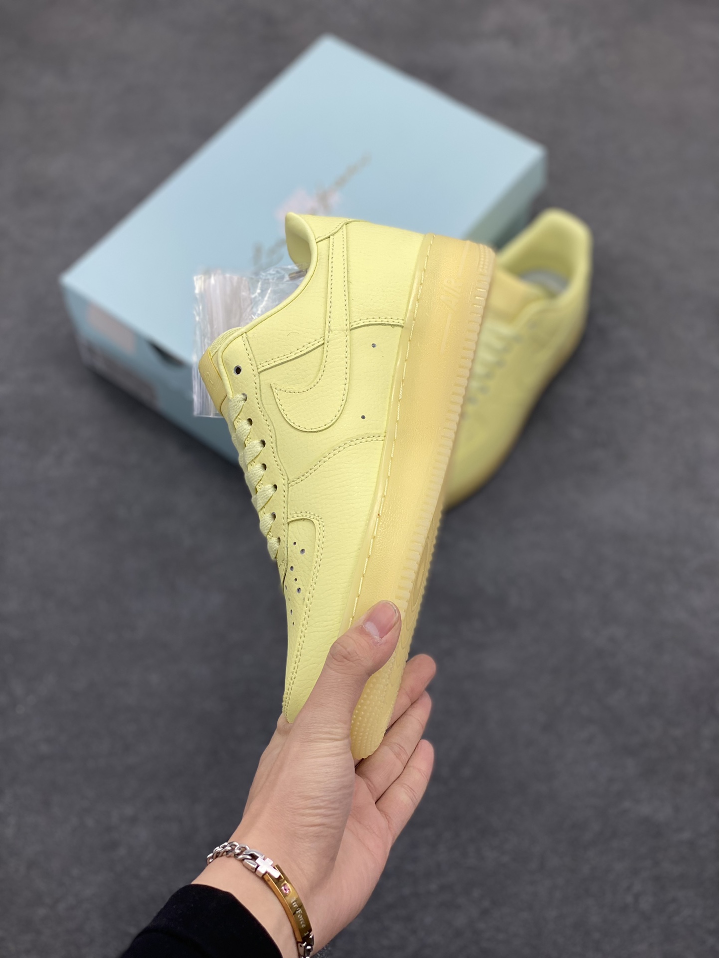 图片[3]-Nike Air Force 1 07 low空军一号 荔枝纹水晶 板鞋 原楦头原纸板 打造纯正空军版型#专注外贸渠道 全掌内置蜂窝气垫 #原盒配件 原厂中底钢印、拉帮完美 货号：CZ8065-800 尺码：36 36.5 37.5 38 38.5 39 40 40.5 41 42 42.5 43 44 44.5 45-选品中心