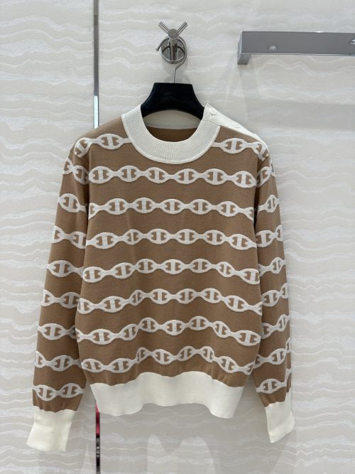 Elegant Chain Pattern Wool Sweater, Round Neck, Long Sleeves 1 Elegant Chain Pattern Wool Sweater, Round Neck, Long Sleeves