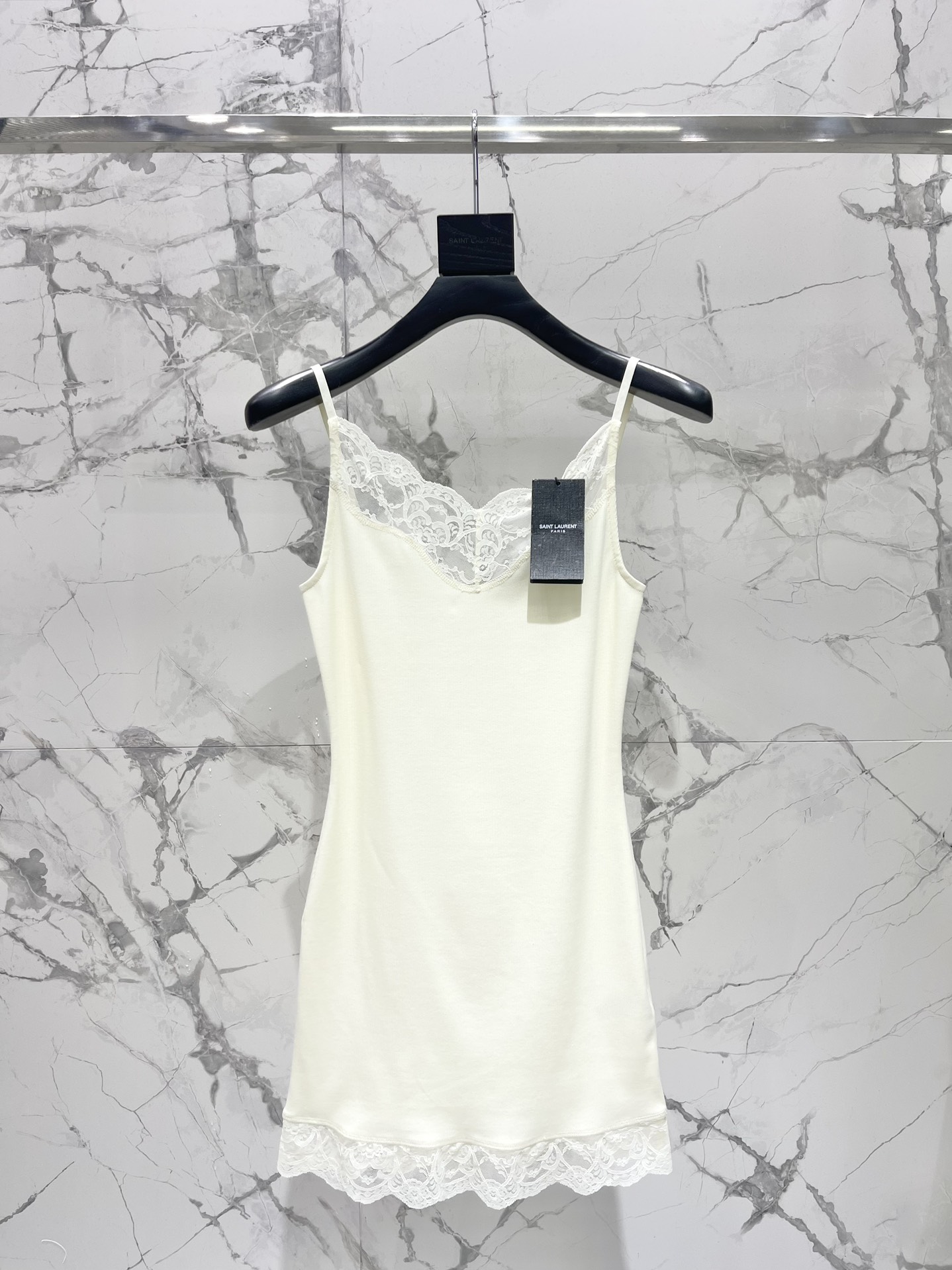 NO:828954,* Holy Family Ribbed Mulberry Silk Jersey Lace Dress I am deeply attracted by its sophistication and elegance!  Ribbed mulberry silk fabric is light, soft, and has a luster that feels as comfortable as a second skin. The addition of lace elements adds a touch of romance and fantasy to this dress. The delicate lace pattern is like a delicate work of art that makes people unable to take their eyes away. The jersey knitting process makes the skirt fit more closely to the body shape, showing off the graceful curves of women. At the same time, it also ensures the comfort and freedom of wearing.  Whether paired with a pair of simple high heels or a pair of casual white shoes, this dress can be easily worn, making your overall look more fashionable and elegant. Size SML, saint laurent-clothing, saint laurent, high heels, skirts,19860909* 圣家罗纹桑蚕丝平纹针织蕾丝连衣裙 精致与优雅深深吸引了！罗纹桑蚕丝面料,轻盈柔软,自带光泽感,仿佛第二层肌肤般贴合舒适. 蕾丝元素的加入,更是为这款连衣裙增添了一抹浪漫与梦幻.细腻的蕾丝花纹,如同精致的艺术品,让人无法移开目光. 平纹针织的工艺,使得裙身更加贴合身形,展现出女性曼妙的曲线美.同时,也保证了穿着的舒适度和自由度. 无论是搭配一双简约高跟鞋,还是一双休闲小白鞋,这款连衣裙都能轻松驾驭,让你的整体造型更加时尚、优雅. 码数SML,圣罗兰-服装,saint laurent,high heels,skirts,,Women's clothing