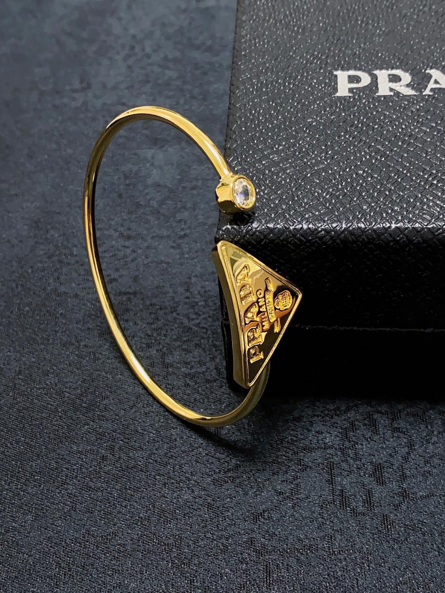 “Prada Triangle: High-End Diamond-Drilling Bling with Fine Craft and High Price” - 图片 8