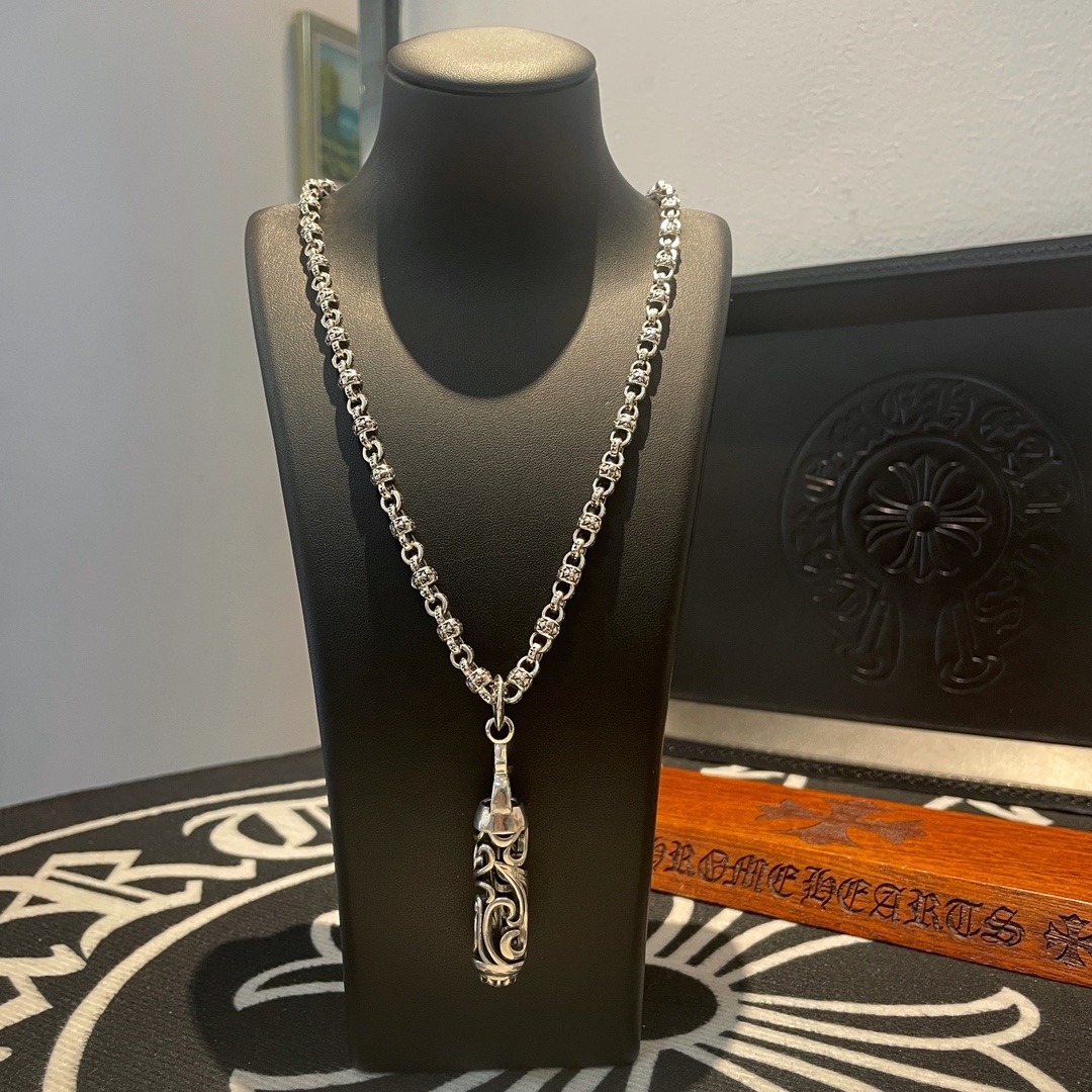 NO:105416,New models [Counter Quality] Chrome Hearts Croxin Flower Ball Necklace, Vine Flower Hollow Pendant, Concave and Convex and Concave and Convex Design Styles, presenting unique styles. Cross Scout Flowers are Croxin's ambitions, so they last longer. Genuine version of Chrome Hearts Croxin, differentiated from the market, benchmarked on the quality of the version, looked at the details of the letter printing, retro, old gray oxygen level. Seiko version!  !  !  Pure handmade ~ Authentic model opening must-have fashion and fashion, both men and women can wear it, same style for couples, original official website, rock punk style silver style, retro elements, trendy and versatile!  , jewelry boutique, chrome hearts, chrome hearts, necklace19860909批新款【专柜品质】Chrome Hearts克罗心花球项链 ,藤花镂空吊坠,凹凸造型不同的花纹设计风格 呈现出与众不同 十字架 童军花是克罗心的志 所以更经久不衰 正品打版Chrome Hearts克罗心 区别市场普通轻版 对版对标品质 看字印细节 复古做旧灰氧程度.精工版本！！！ 纯手工打造 ～正品开模潮流时尚必备 男女均可佩戴 情侣同款 官网原版 摇滚朋克泰银风格 复古元素 潮流百搭！,饰品精品,chrome hearts,chrome hearts,necklace,Jewelry