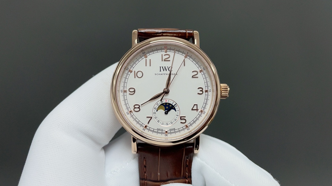 NO:393030,New Betaofino series watches, pointer-type date watch [celebrating], Moon phase series. Men's watch, equipped with precise Swiss ETA2824-10 movement (6-character real calendar and 24-hour sun, moon and star function) 39mm diameter, 316 stainless steel case, wear-resistant and scratch-resistant sapphire glass, original quality pin buckle, super waterproof function, paired with Italian cowhide to make the wrist fit and comfortable!  It fully reflects the purest tradition of the high-end watchmaking industry!  Suitable for all kinds of business occasions, simple, refined and elegant, iwc, cowhide19860909新品柏涛菲诺系列腕表,指针式日期腕表[庆祝],万国月相系列.男士腕表,搭载精准瑞士ETA2824-10机芯（6字位真日历与24小时日月星辰功能）39mm表径,316精钢表壳,耐磨抗刮蓝宝石玻璃,原装品质针扣,具备超强防水功能,搭配意大利牛皮让手腕更贴合舒适！充分体现了高级制表业最纯粹的传统！适合各种商务场合,简敛精致不失优雅,,iwc,cowhide,Watch