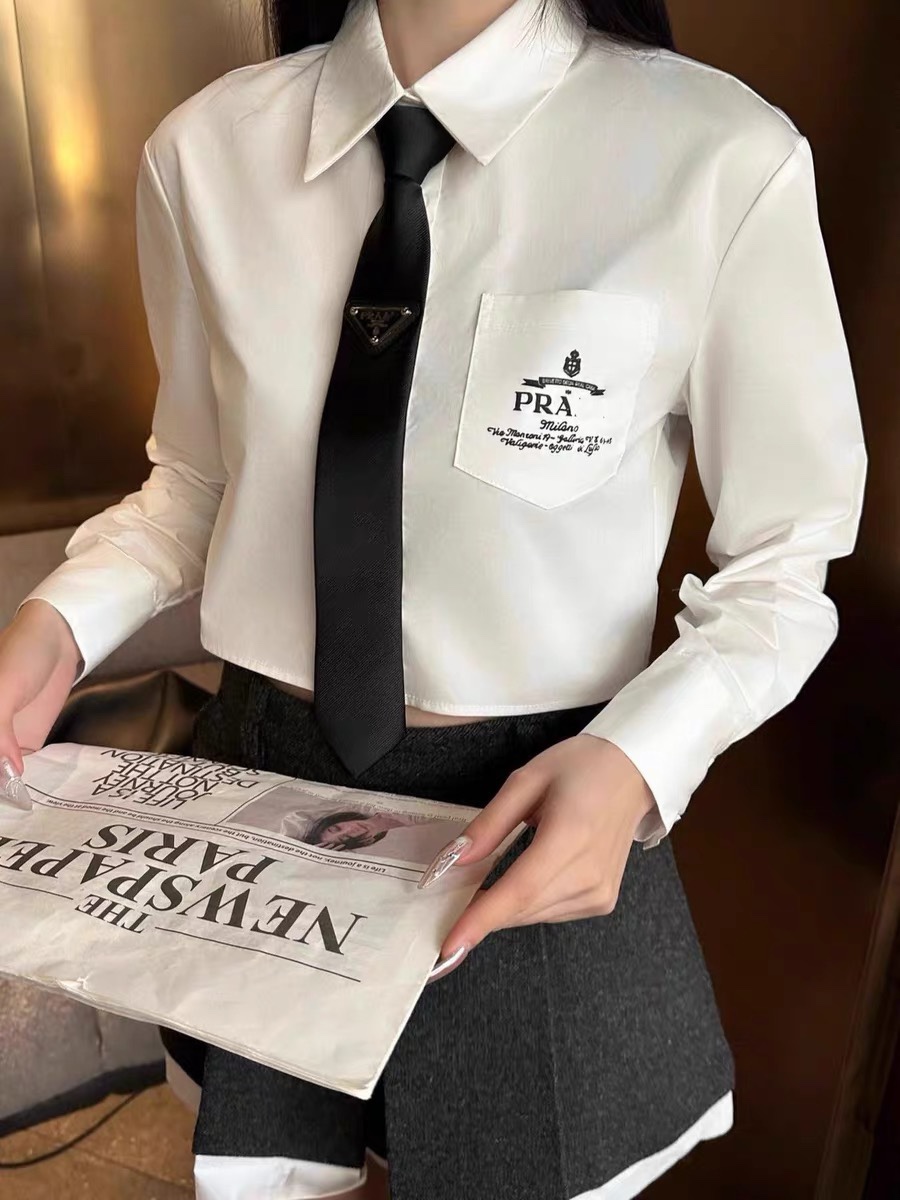High-End Women’s Clothes: Spring Collection with Triangular Logo Pocket, Cotton Fabric. - 图片 1