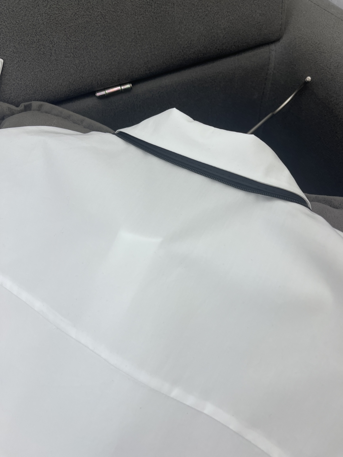 High-End Women’s Clothes: Spring Collection with Triangular Logo Pocket, Cotton Fabric. - 图片 7