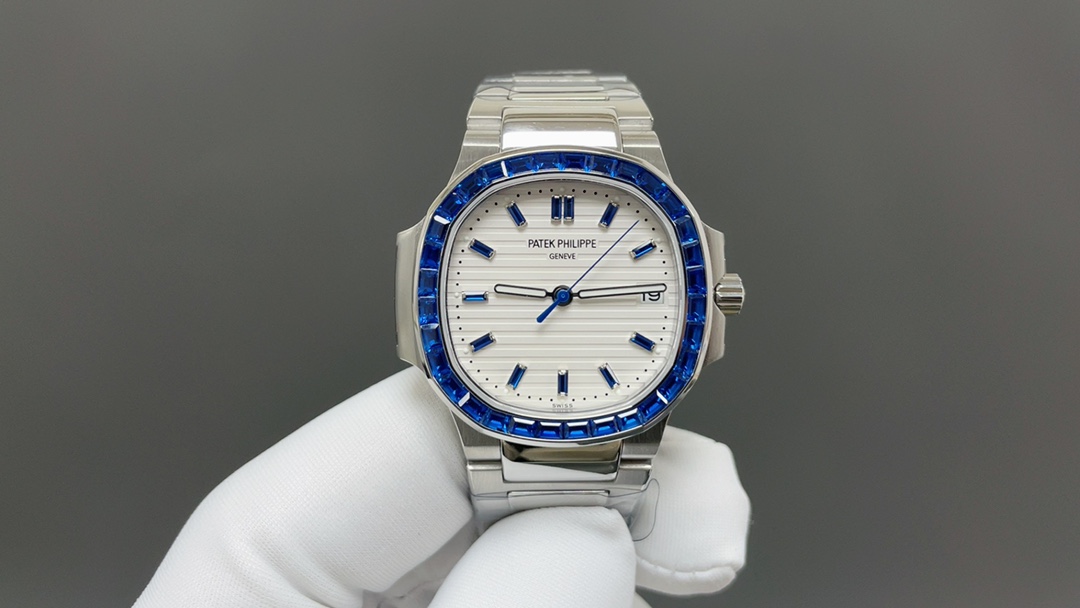 NO:689747,Dream love watch Patek Philippe hidden women's watch Nautilus GR Factory 2025 latest masterpiece Patek Nautilus series high-value women's watch, ceiling style, all eight diamonds [2025 super masterpiece top version] Patek Philippe sporty and elegant Nautilus women's watch P is coming!  Welcome to compare the details 1. Paired with customized version of 9015 machine-modified Cal.324sc automatic movement, kinetic energy storage of 45 hours, vibration frequency of 20 hours. 2316L customized ergonomic strap!  3Watch size 35.2MM 4Inlaid with ruby, sapphire, emerald, white T-square gems of different colors 5Double-sided anti-glare sapphire crystal glass. 6The color of the letters is consistent with the original. 'No one can own a Patek Philippe, it is just kept for the next generation.' Elegant and majestic, it perfectly interprets the fashion taste of working women, while being elegant and yet powerful and domineering. Factory2025's ingenious masterpiece welcomes watch friends to review, patek  philippe19860909梦中情表百达翡丽隐藏款女表鹦鹉螺GR Factory2025最新力作 百达鹦鹉螺系列高颜值女表,天花板款式,八大金刚全齐【2025超神之作 顶级版本】百达.翡丽运动优雅鹦鹉螺女款腕表P强势来袭！欢迎对比细节 1搭配定制版9015机改Cal.324sc自动机芯,动能储存45小时,振频20每小时. 2316L定制级人体工程学表带！ 3腕表尺寸35.2MM 4镶嵌红宝石,蓝宝石,祖母绿,白T方砖不同色彩的宝石 5表镜双面防眩目蓝宝石水晶玻璃. 6字面色泽均与正品一致. “没人能拥有百达翡丽,只不过为下一代保管而已.” 优雅大气 完美演绎职场女性的时尚品味,在优雅之余又不失强悍霸气.Factory2025匠心力作 欢迎表友品鉴,,patek philippe,Watch