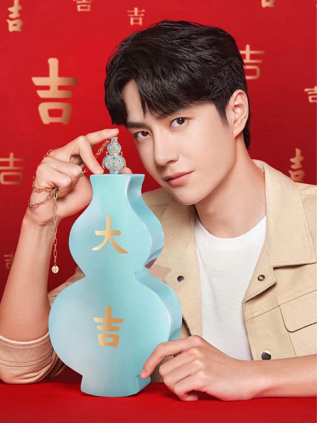  swarovski 花开耀吉 大吉葫芦花瓶 项链

王一博同款项链、这款大葫芦项链在大中华地区独家发售