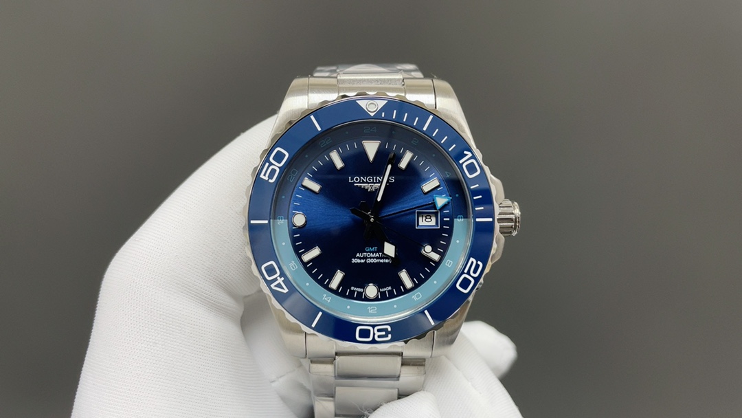 NO:392602,The U8 Factory Longines Concas Sports Series GMT watch is coming!  Official website synchronization!  The peak of his debut!  Super boutique!  Welcome to taste it!  1 The new watch has the same cool design and practical functions, and it is matched with the color choice of green, black and blue dials, making it so lovely!  The case of 2 is made of 904L stainless steel, flawless, superb grinding, brushed and polished, equipped with anti-glare sapphire crystal mirror, and a screw-in crown with double sealing, which has excellent waterproof performance!  3 new stainless steel bracelet, original authentic mold opening, customized original raw ears, head particles are universal to the authentic ones, craftsmanship demonstrates quality, and only the style of a large manufacturer is shown!  The case size is 41mm, and it uses the best high-end dial and imported precision and super luminous hands. The bezel uses a one-way rotating ceramic bezel and marked with a 60-minute diving scale, which is suitable for Asian and Chinese men's wrists!  The 5 movement uses the 3186GMT with excellent performance, which realizes the function of re-tuning the calendar and is 100% synchronized with the authentic product (different from other movements on the market). It also has a 72-hour long power reserve, making it more practical for both domestic and foreign time to require common time requirements!  Do not miss both places!  U8 Factory's ingenious work, you deserve it!  Independent packaging and shipping (watch bottom cover code, button code, warranty card, hang tag, four-digit in one), longines19860909U8 Factory浪琴康卡斯运动系列GMT腕表震撼来袭！官网同步！出道即巅峰！超级精品！欢迎品鉴！ 1全新腕表具有同样炫酷的设计和实用的功能,搭配绿色、黑色、蓝色盘面色彩选择,款款让人爱不释手！ 2表壳采用904L精钢制成,完美无瑕,打磨工艺高超,经过拉丝和抛光处理,配备防眩目蓝宝石水晶镜面,带有双密封垫的旋入式表冠,具有米优秀防水性能！ 3全新精钢表链,原装正品开模,定制原装生耳,头粒同正品通用,工艺彰显品质,方显大厂风范！ 4表壳尺寸为41mm,采用最好高顶级表盘和进口精密超强夜光指针,表圈采用单向旋转陶瓷表圈,并标注60分钟潜水刻度,适合亚洲跟中国男士手腕！ 5机芯采用性能卓越的3186GMT两地时,实现日历可返调,与正品百分百同步的功能(区别于市场的其他机芯）,还具备72小时长动力储存,让需要国内外两地通用时间需求更加实用！做到两地不误！ U8 Factory匠心之作,您值得拥有！独立包装出货(腕表底盖码表扣码保修卡吊牌四码合一）,,longines,Watch