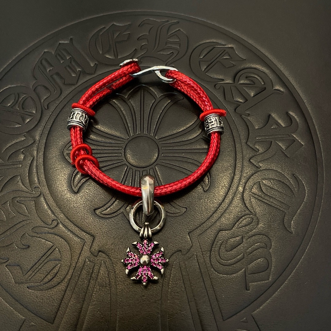 NO:105138,Batch New style [Counter Quality] Chrome Hearts Croxin Classic retro multi-element cross flower pendant red bracelet, Kuaishou/ins/Little Red Book popular, different concave and convex and convex design styles present unique. Cross Scout flowers are Croxin's logo, so they last longer. Genuine version Chrome Hearts Croxin Difference market ordinary light version, match the quality of the version, look at the details of the letter printing, retro old gray oxygen level. Seiko version!  , jewelry boutique, chrome hearts, chrome hearts, bracelet19860909批 新款【专柜品质】Chrome Hearts克罗心 经典复古多元素十字花吊坠红色手链 ,快手/ins/小红书热门,凹凸造型不同的花纹设计风格呈现出与众不同 十字架童军花是克罗心的标志 所以更经久不衰 正品打版Chrome Hearts克罗心 区别市场普通轻版 对版对标品质 看字印细节 复古做旧灰氧程度.精工版本！,饰品精品,chrome hearts,chrome hearts,bracelet,Jewelry