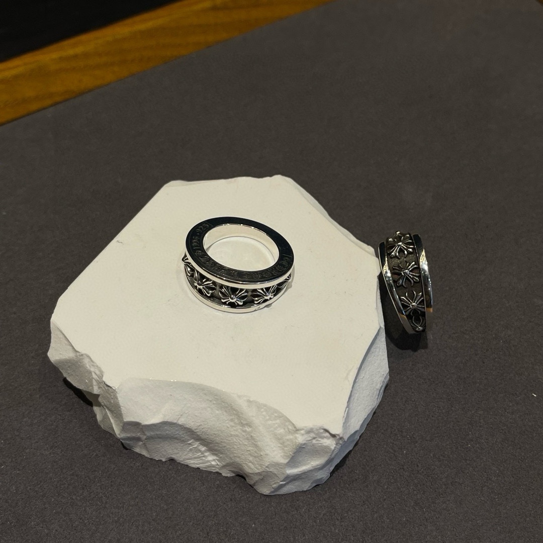 NO:105146,Croxin Cross flower asymmetric ring, ancient silver, retro antique cross flower shape, exquisite details, gothic style, fashion items, jewelry boutique, chrome hearts,ring19860909批 克罗心 十字花不对称戒指 古银材质 复古做旧十字花造型 精致细节 哥特风格 时尚单品,饰品精品,chrome hearts,ring,Jewelry