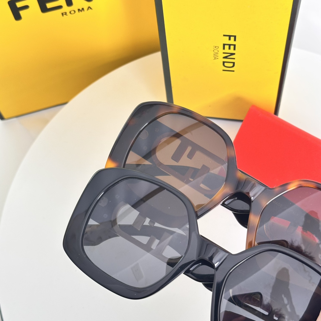 Foto de detalle Fendi todos los colores en stock FEND* MODELO：FE40048USIZE：53口24-145