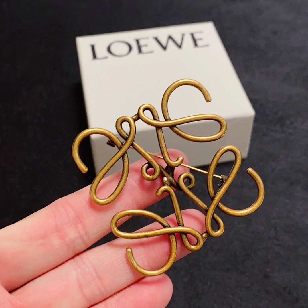 Loewe Retrophoto Broccoli Piston: Well-Specified Fashion with Simple Threads and Easy Combinations - 图片 8