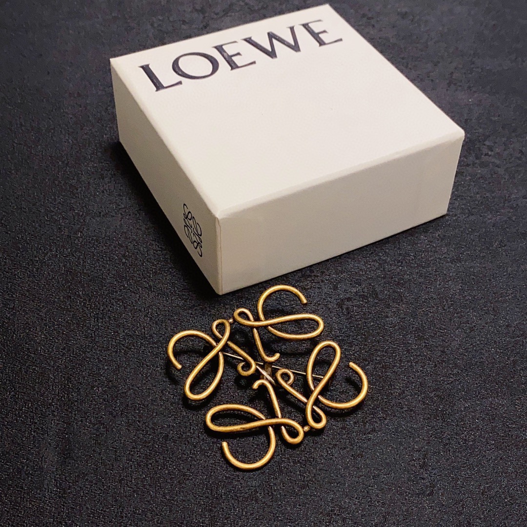 Loewe Retrophoto Broccoli Piston: Well-Specified Fashion with Simple Threads and Easy Combinations - 图片 9