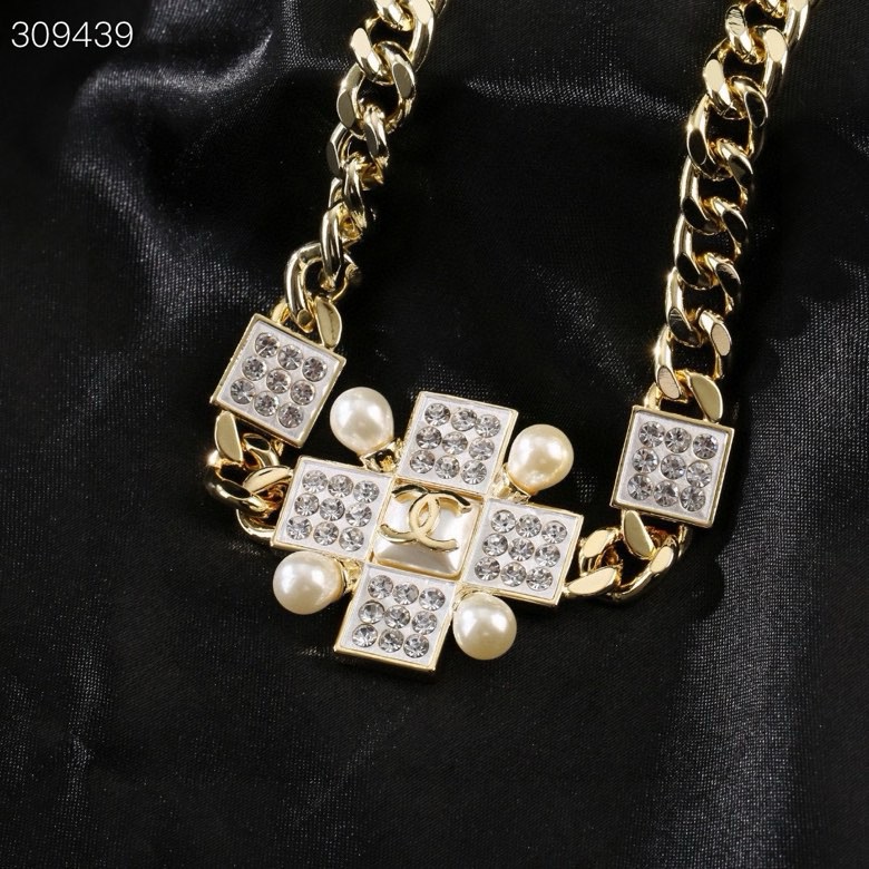 Chanel 小香Chanel新款腰链 每一个细节做工非常精细 这款设计非常美轮美奂 这款真的 美 仙 小姐姐
