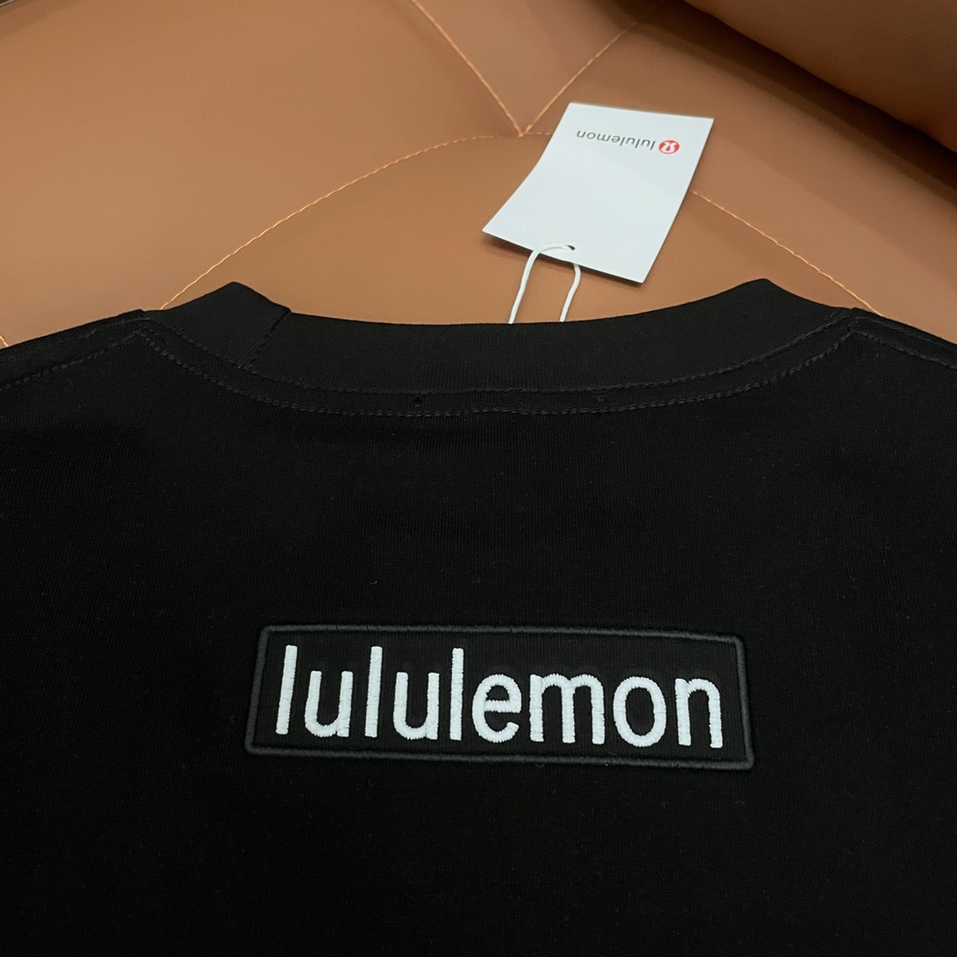 “High-Quality Lightweight Lululemon Jackets on Sale in Various Sizes” - 图片 5