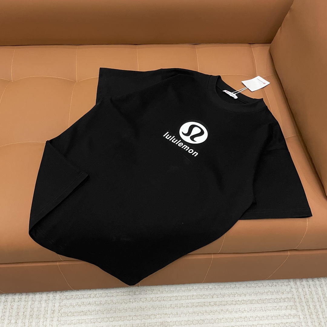 “High-Quality Lightweight Lululemon Jackets on Sale in Various Sizes” - 图片 1
