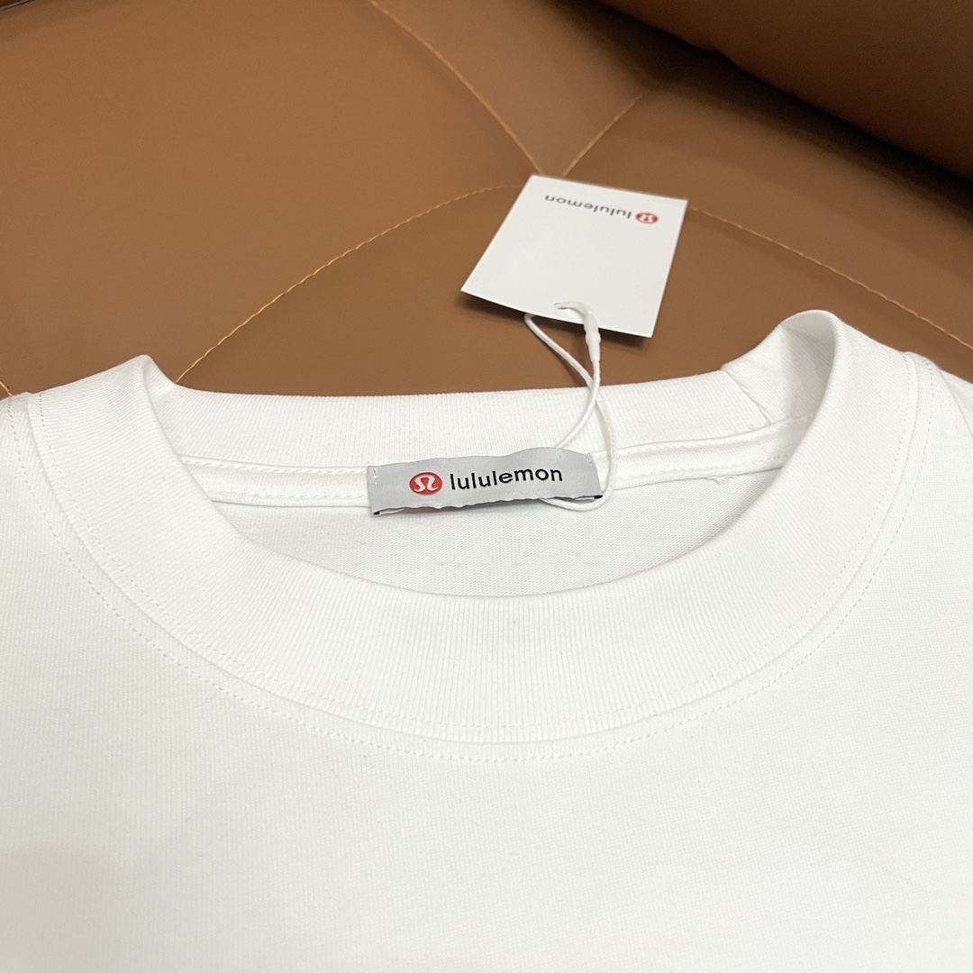 “High-Quality Lightweight Lulemon Jacket on Sale in Various Sizes” - 图片 3