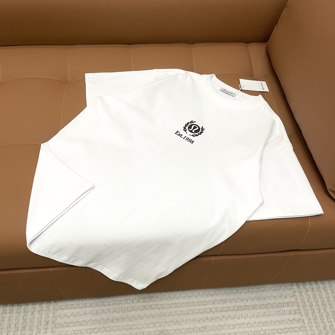 “High-Quality Lightweight Lulemon Jacket on Sale in Various Sizes” - 图片 1