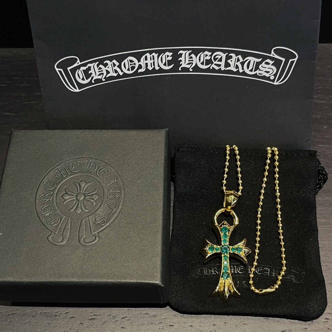 Chrome Hearts 𝐡𝐞𝐚𝐫𝐭𝐬克罗心 镀金绿钻水滴十字架