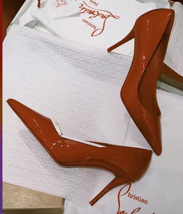 NO:100602,High-end customization 2025 spring and summer classic series!  H8Cm, size 34-42. Genuine leather large sole, custom-made model is not refundable or exchanged. 1857-001, Banana sugar color cowhide. Banana sugar official website picture Standard European code Reference:1857-001 Colorbanana sugar/banana sugar Material: patent leather Lining:goat leather Heel height:8cm Sole:leather sole Size:EUR 34-42 (US 4-11):,,christian louboutin,cowhide,Leather soles19860909高端订制 2025春夏精典款系列！ H8Cm,尺码34-42码. 真皮大底,订制款不退不换.1857-001,蕉糖色牛皮.蕉糖官网图 标准欧码 Reference:1857-001 Colorbanana sugar/banana sugar Material:patent leather Lining:goat leather Heel heigh:8cm Sole:leather sole Size:EUR 34－42（US 4一11) :,,christian louboutin,cowhide,Leather soles,Women's Shoes