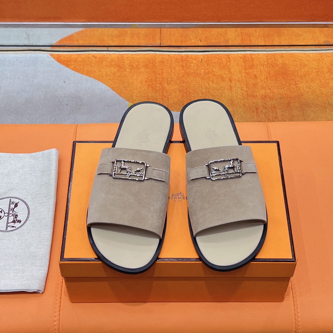 NO:238128,New summer product [HERMS] Hermes' highest quality classic drag~ high-end men's sandals, beach shoes and slippers~ counter synchronizes~ original order purchasing agent!  Original imported upper cowhide inner cowhide foot pad original genuine leather sole!  Size39 40 41 42 43 44 (38 45 46 47 customized) need to be equipped with airplane box, slippers, hermes, hermes, sandals, slippers, cowhide, Leather soles19860909夏季新品【HERMS】爱马仕最高品质经典拖～高端男士凉鞋沙滩鞋拖鞋～专柜同步～原单代购货！原版进口鞋面牛皮内里牛皮垫脚原版真皮大底！ Size39 40 41 42 43 44（38 45 46 47定制）需要配飞机盒的,拖鞋,hermes,hermes,sandals,slippers,cowhide,Leather soles,Women's Shoes