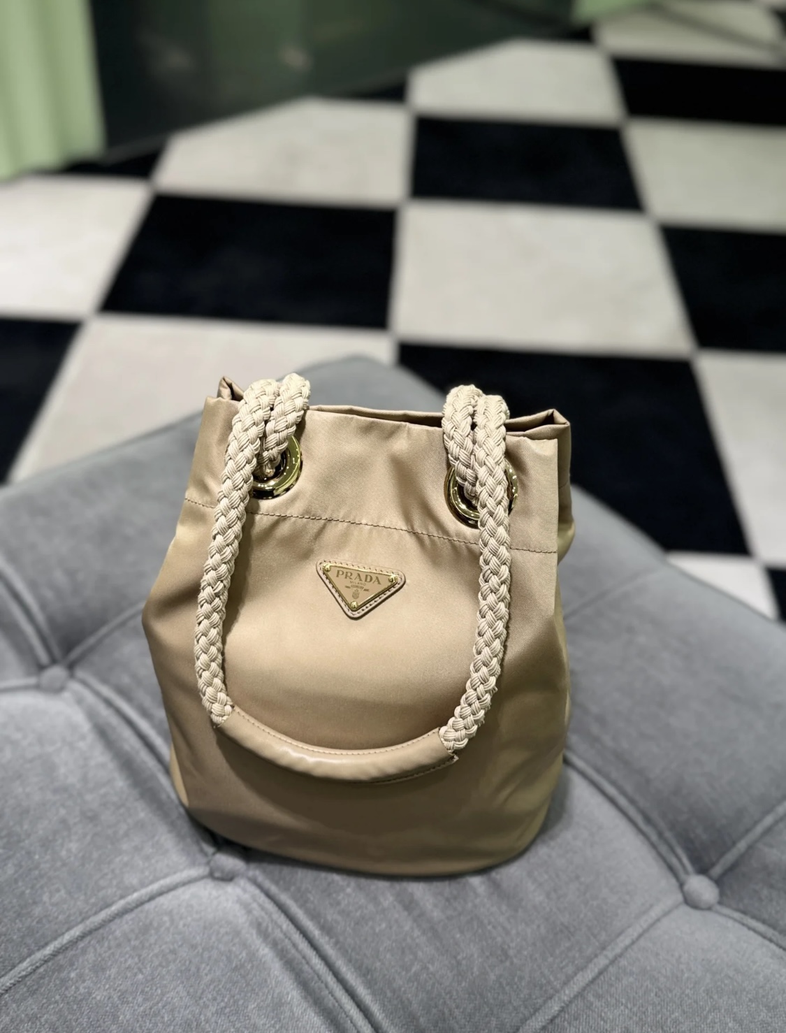 Prada Product _dsLqfl0MNWZy_CTWFsRWJwPXpJOlC7zMtnliK6A