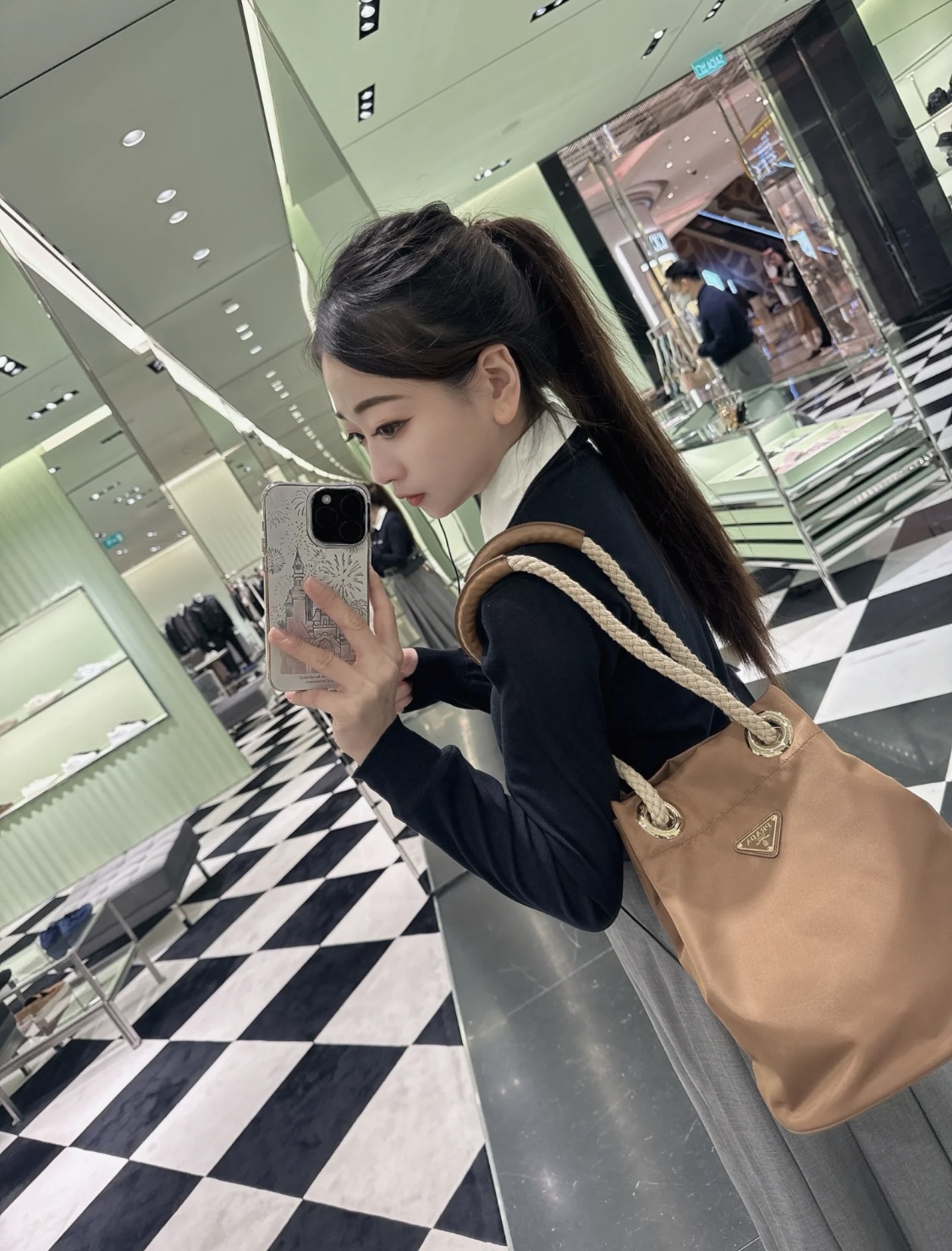 Prada Product _dbiqfQpU1QYIIAyDaPWqCySooLsJT44C4y-Y6-g