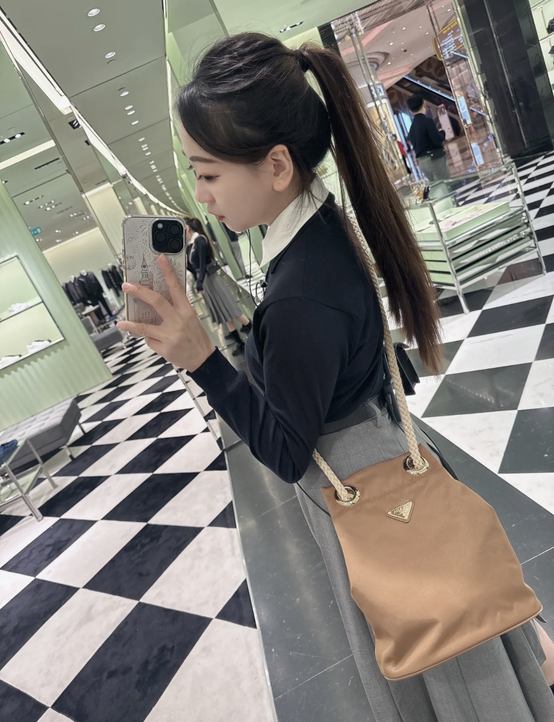 Prada Product _dauqf3YJ9ukCGvLLvAiY52QGTGtv9VjywIhoKQQ
