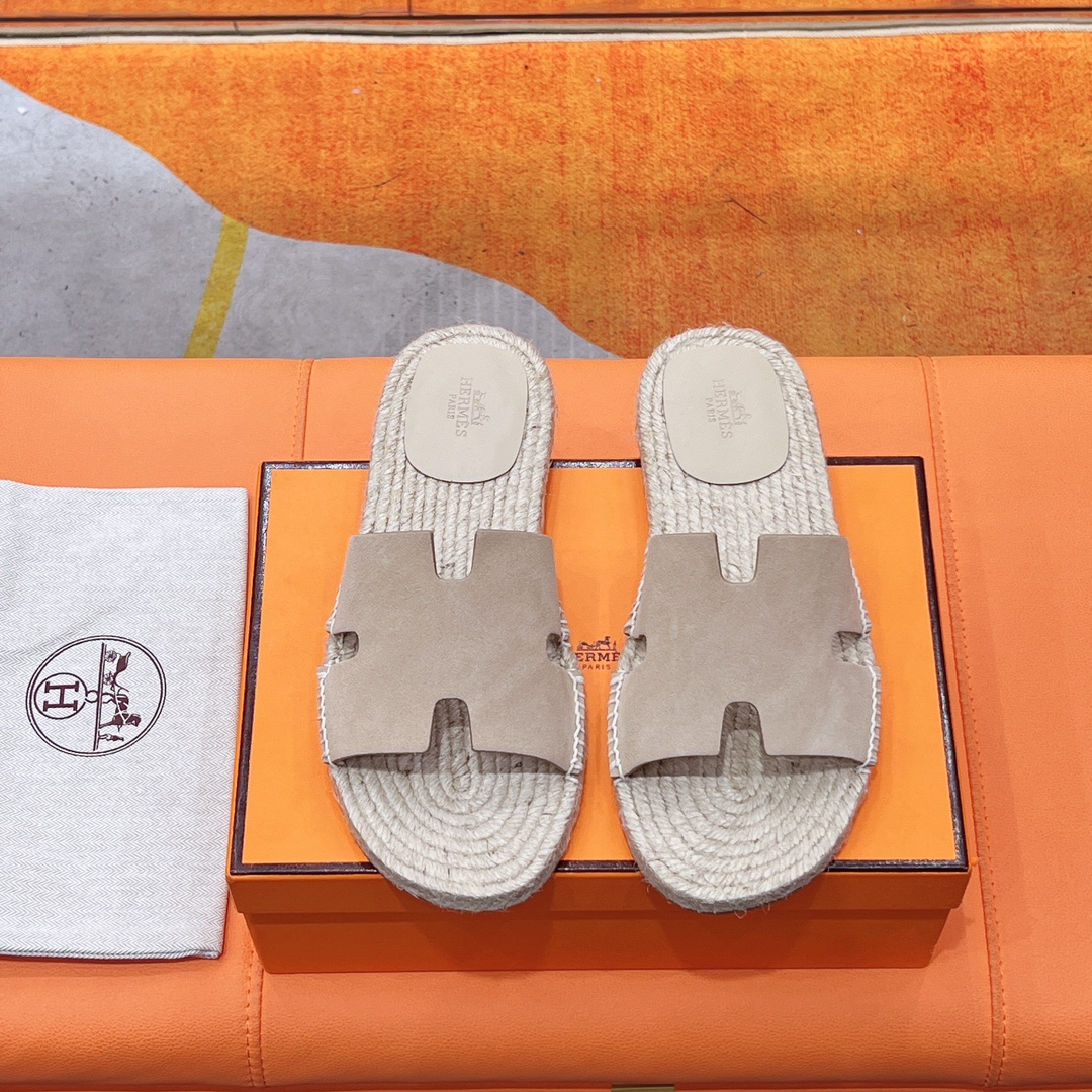 NO:238138,Dongguan goods!  New Herme* H Home New Aima* Antigua Flat-soled Straw Slippers Z Buy, Top-grade Original Quality, the highest version on the market, batch, imported upper, top-level cowhide, inner sheepskin, footbed mixed-bred sheepskin, original leather outsole. Real materials, whether it is leather, last, sole, or craftsmanship, are the same as Z. Every pair of Antigua straw slippers are carefully carved with top-level genuine leather, and the iconic 