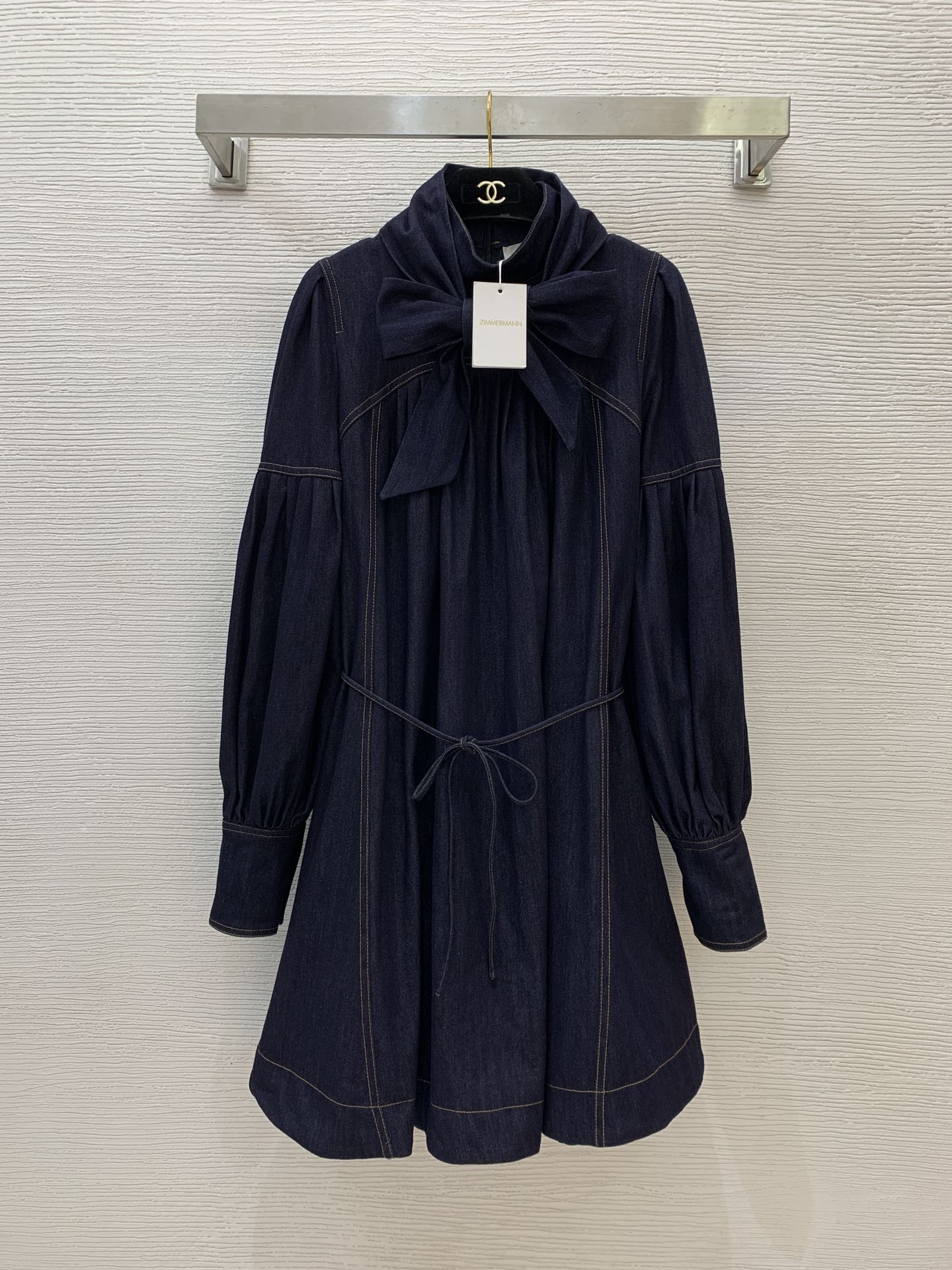 NO:314897,Model number G25021146 ZIMMERMAN*Australian brand high-end custom washed denim cotton, streamer bow collar decorative loose fashionable long-sleeved denim dress!  (Size S bust 100, sleeve length 69, clothing length 92, skirts, alexander wang19860909款号G25021146 ZIMMERMAN*兹默曼澳洲品牌高端定制水洗牛仔棉、飘带蝴蝶结领子装饰宽松时尚长袖牛仔连衣裙！（S码胸围100,袖长69,衣长92,,skirts,alexander wang,Women's clothing
