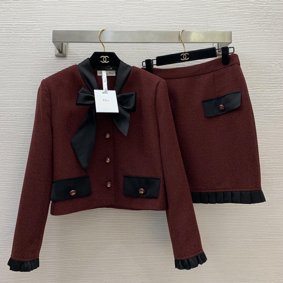 NO:313421,Model number G25020846 Dio* early spring new model, high-end customized temperament, socialite style, fashionable and versatile set!  D home CD button contrasting bow collar age-reducing long-sleeved short jacket top with pleated black ears spliced ​​high waist slimming A-line short skirt skirt!  36.38.40.42 (38 size bust 100, sleeve length 58, clothing length 49; waist 70, hip 94, skirt length 45, dior, dior, skirt 45, skirt 10, jackets & coats, alexander wang19860909款号G25020846 Dio*早春新款 高端定制气质名媛风时尚百搭套装！D家CD纽扣撞色蝴蝶结领减龄长袖短款外套上衣压褶木耳边拼接高腰显瘦A字短裙半身裙！36.38.40.42（38码胸围100,袖长58,衣长49；腰围70,臀围94,裙长45,,dior,dior,skirts,jackets & coats,alexander wang,Women's clothing