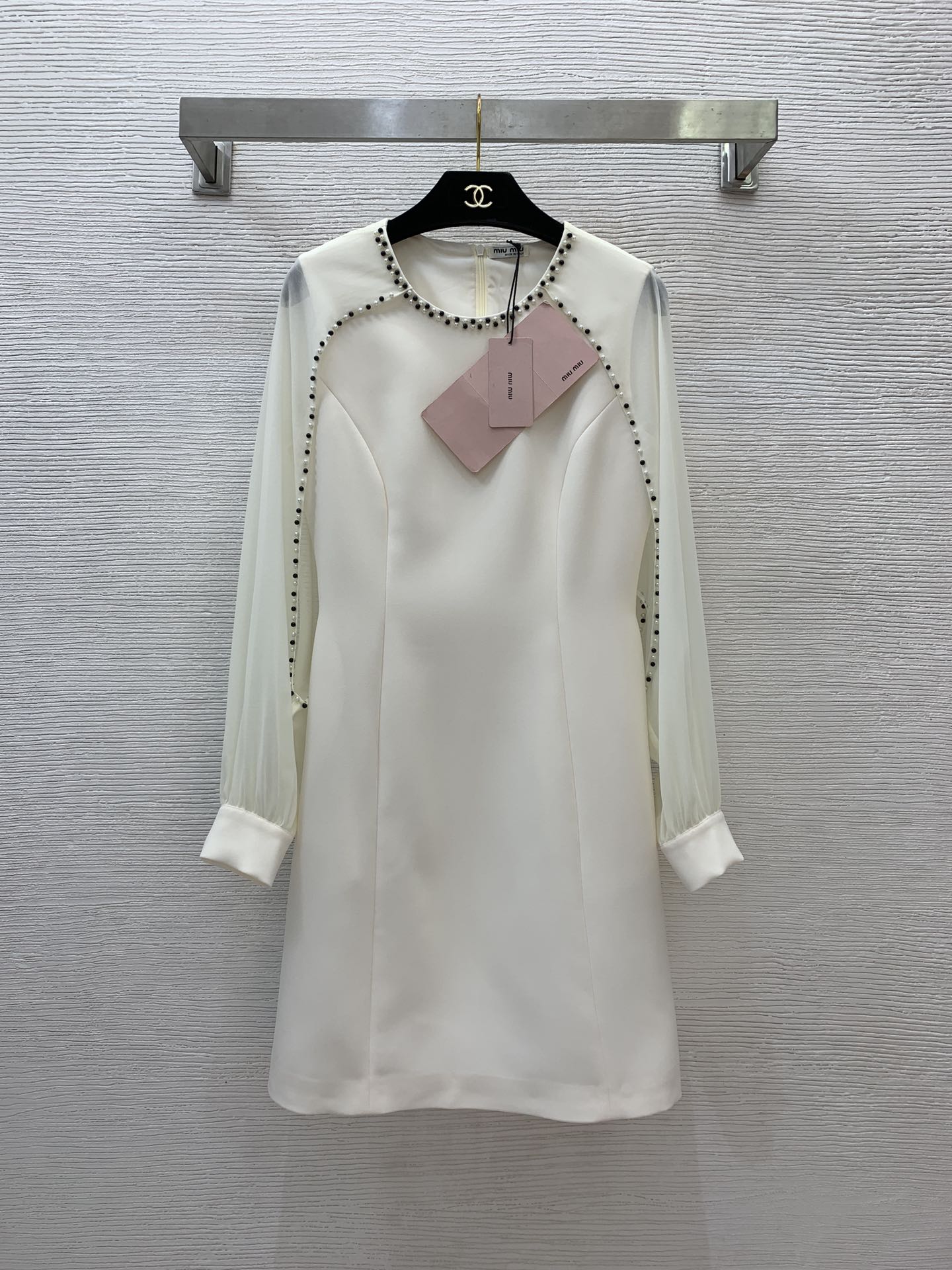 NO:313492,Model number G25020928 MiuMi* Miujia Early Spring New Style High-end Custom Beaded Edge Decorated Chiffon Sleeves Paired Waist Slim Shawl Long Sleeve Dress!  off-white, black, (Size S bust 86, waist 70, rotator sleeve 69, skirt length 88), miumiu, skirt, shawls, alexander wang19860909款号G25020928 MiuMi*缪家早春新款 高端定制串珠边装饰雪纺纱袖拼接收腰显瘦披肩长袖连衣裙！米白色、黑色、（S码胸围86,腰围70,连肩袖69,裙长88）,,miumiu,skirts,shawls,alexander wang,Women's clothing