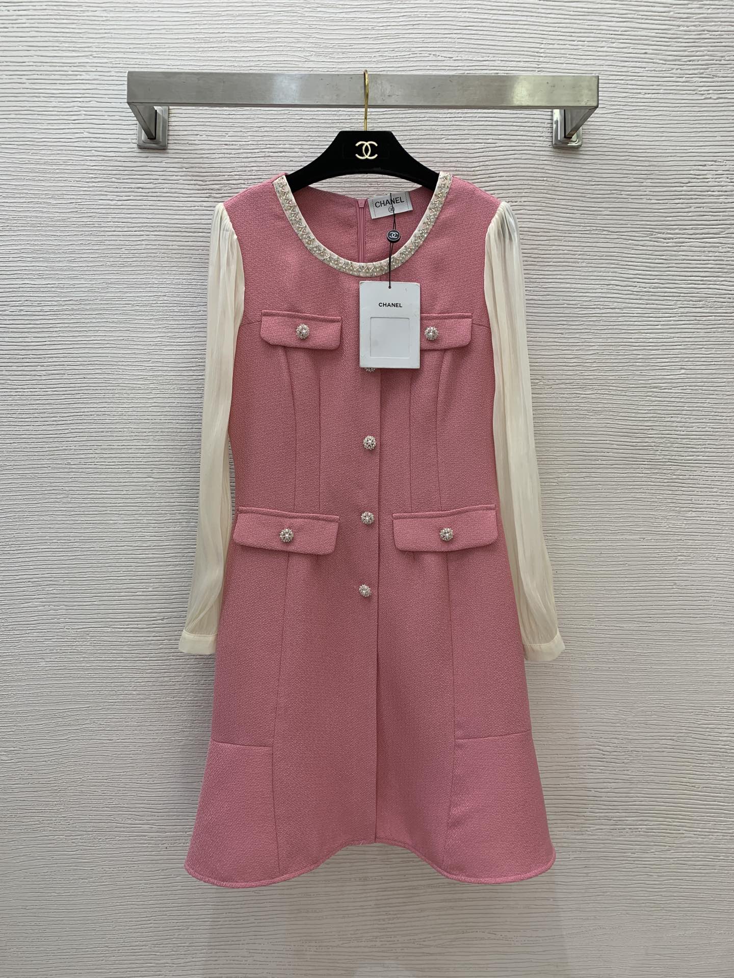 NO:307624,Model number G25021767 Chane* new high-end custom pearl inlaid diamond buckle decorative perspective chiffon sleeve spliced ​​slim fit and slim small fragrance dress!  Pink, black, (Size S bust 82, waist 70, sleeve length 58, skirt length 89), Chanel, skirt, alexander wang19860909款号G25021767 Chane*新款高端定制珍珠镶钻花扣装饰透视雪纺纱袖拼接修身显瘦小香风连衣裙！粉色、黑色、（S码胸围82,腰围70,袖长58,裙长89）,,chanel,skirts,alexander wang,Women's clothing