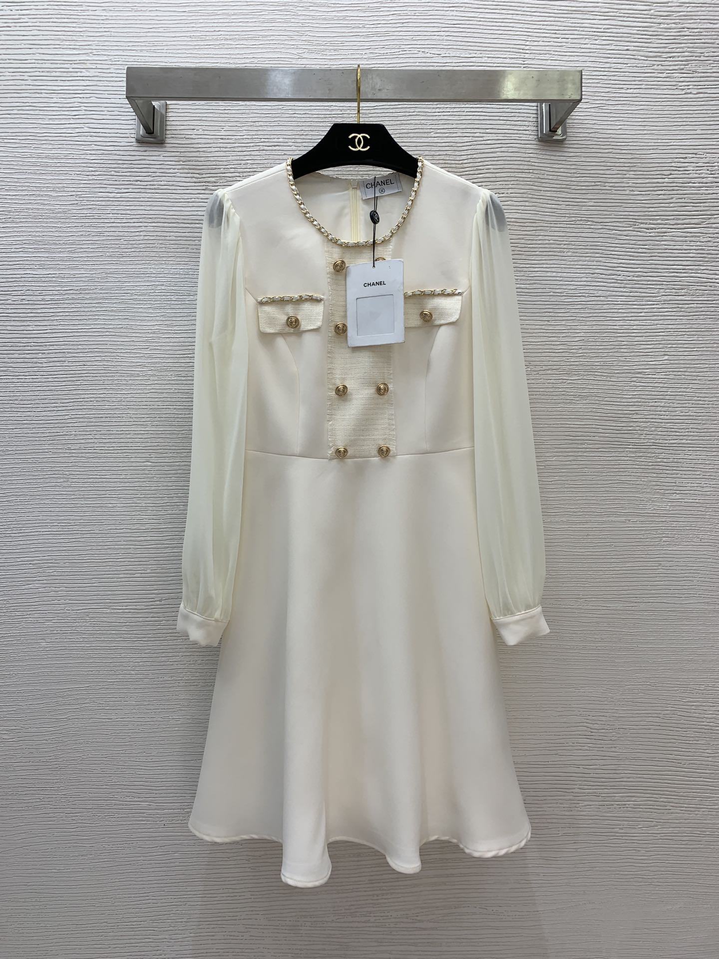 NO:316159,Model number G25021318 Chane* newest high-end custom double-breasted chain edge decorative chiffon sleeves fitted with waist and slimming large long-sleeved dress!  Apricot, black, (Size S bust 84, sleeve length 60, waist 70, skirt length 88), Chanel, skirt 8, alexander wang19860909款号G25021318 Chane*新款 高端定制双排扣链条边装饰雪纺纱袖拼接收腰显瘦大摆长袖连衣裙！杏色、黑色、（S码胸围84,袖长60,腰围70,裙长88）,,chanel,skirts,alexander wang,Women's clothing