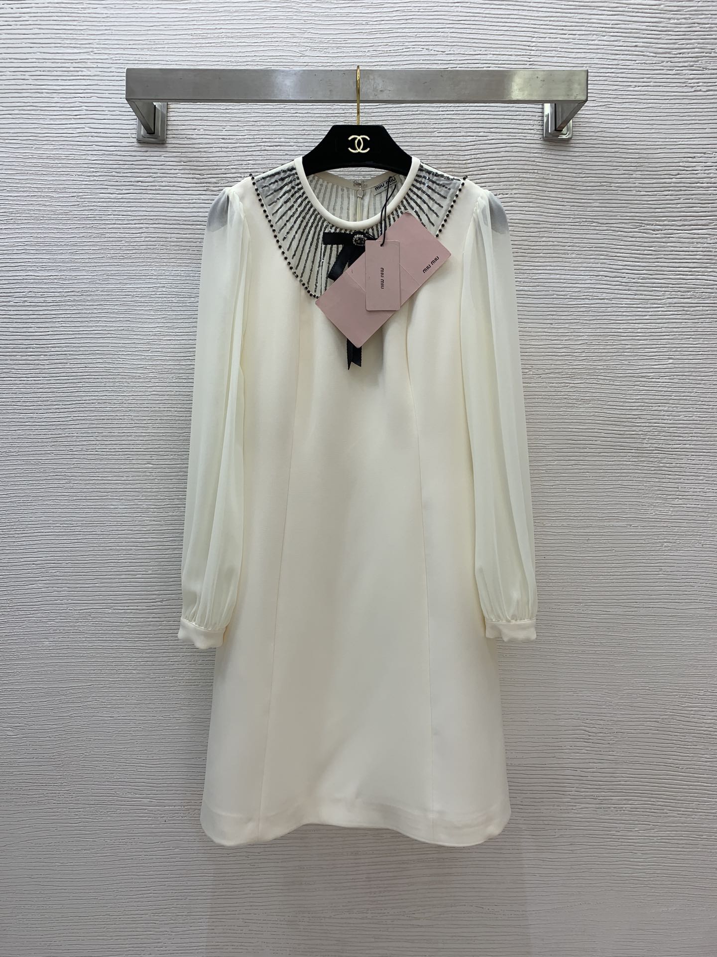 NO:306696,Model number G25021589 MiuMi* Miujia new high-end customization bow sequin beads decorative chiffon sleeves fitted with waist and long-sleeved dress!  Apricot, black, (Size S bust 84, sleeve length 58, waist 70, skirt length 88), miumiu, skirt 88, alexander wang19860909款号G25021589 MiuMi*缪家新款高端定制 蝴蝶结亮片钉珠装饰雪纺纱袖拼接收腰显瘦长袖连衣裙！杏色、黑色、（S码胸围84,袖长58,腰围70,裙长88）,,miumiu,skirts,alexander wang,Women's clothing
