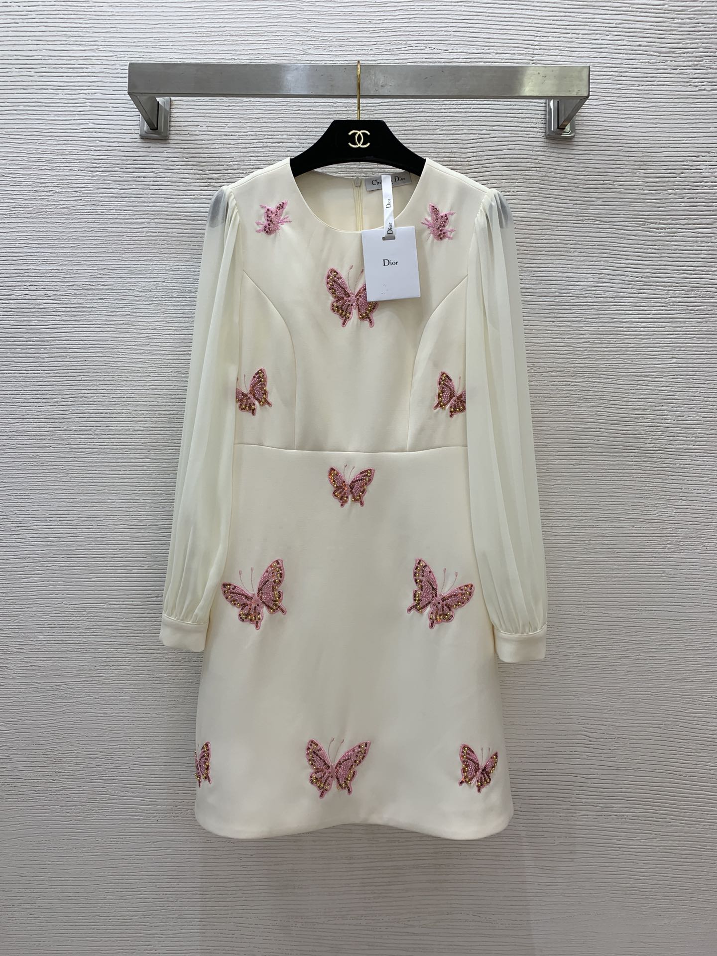 NO:313490,Model number G25020957 Dio* Early Spring New High-end Customized Heavy Industry Embroidery Butterfly Beaded Decorative Chiffon Sleeve Slimming A-line Skirt Hem Long Sleeve Dress!  off-white, black, (Size S bust 82, sleeve length 59, waist 70, skirt length 86), dior, skirt 8, alexander wang19860909款号G25020957 Dio*早春新款高端定制重工刺绣蝴蝶钉珠装饰雪纺纱袖拼接收腰显瘦A字裙摆长袖连衣裙！米白色、黑色、（S码胸围82,袖长59,腰围70,裙长86）,,dior,skirts,alexander wang,Women's clothing