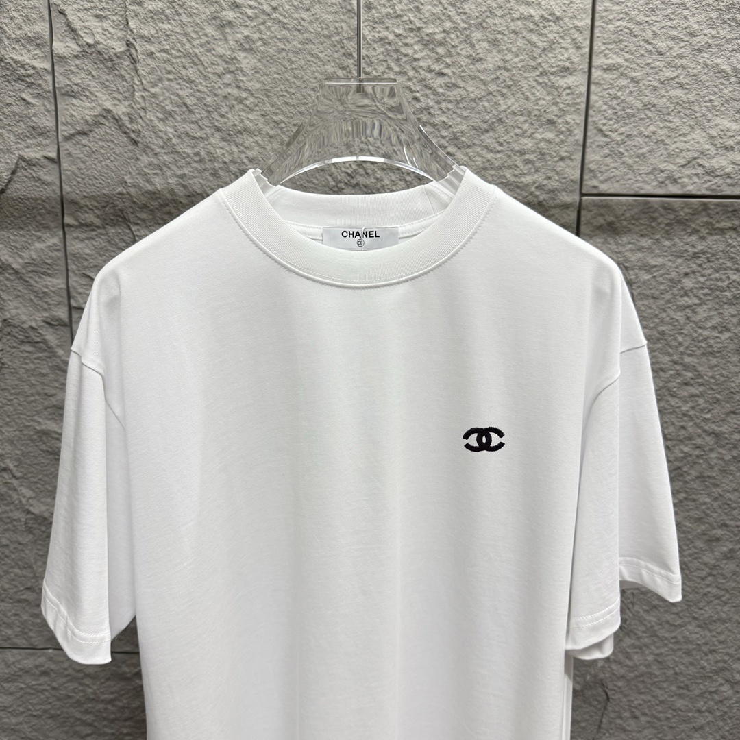 CHANE*Chanel* 2025 nueva primavera/verano, camiseta de manga corta clásica con pequeño bordado de letras, tel…