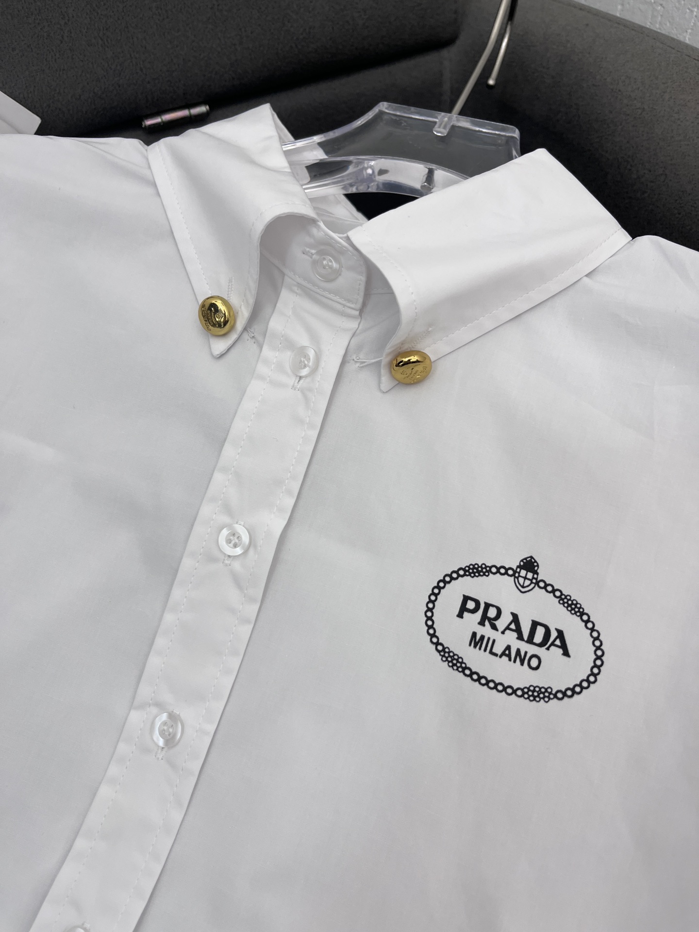 “High-Quality Women’s Prada Suit: Classic Design, Logo Detail, Cotton Fabric, Two Colors” - 图片 6