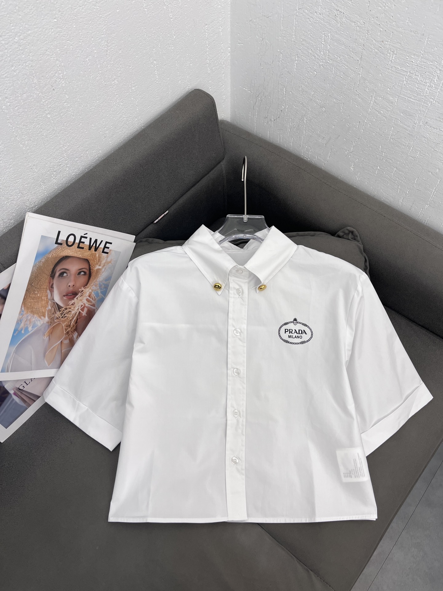 “High-Quality Women’s Prada Suit: Classic Design, Logo Detail, Cotton Fabric, Two Colors” - 图片 3