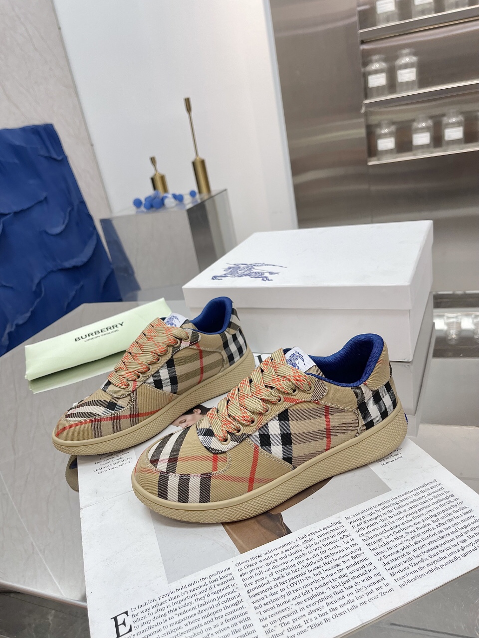 Burberry Classic Grid Collection: New Interpretation of Iconic Style - 图片 1