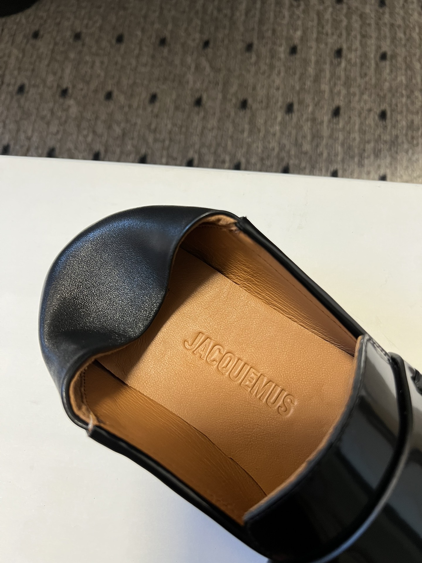 
jacquemus 25ss方头乐福鞋

美丽且实用的早春新品，简单随意穿出时髦感，方头设计真的好时髦
