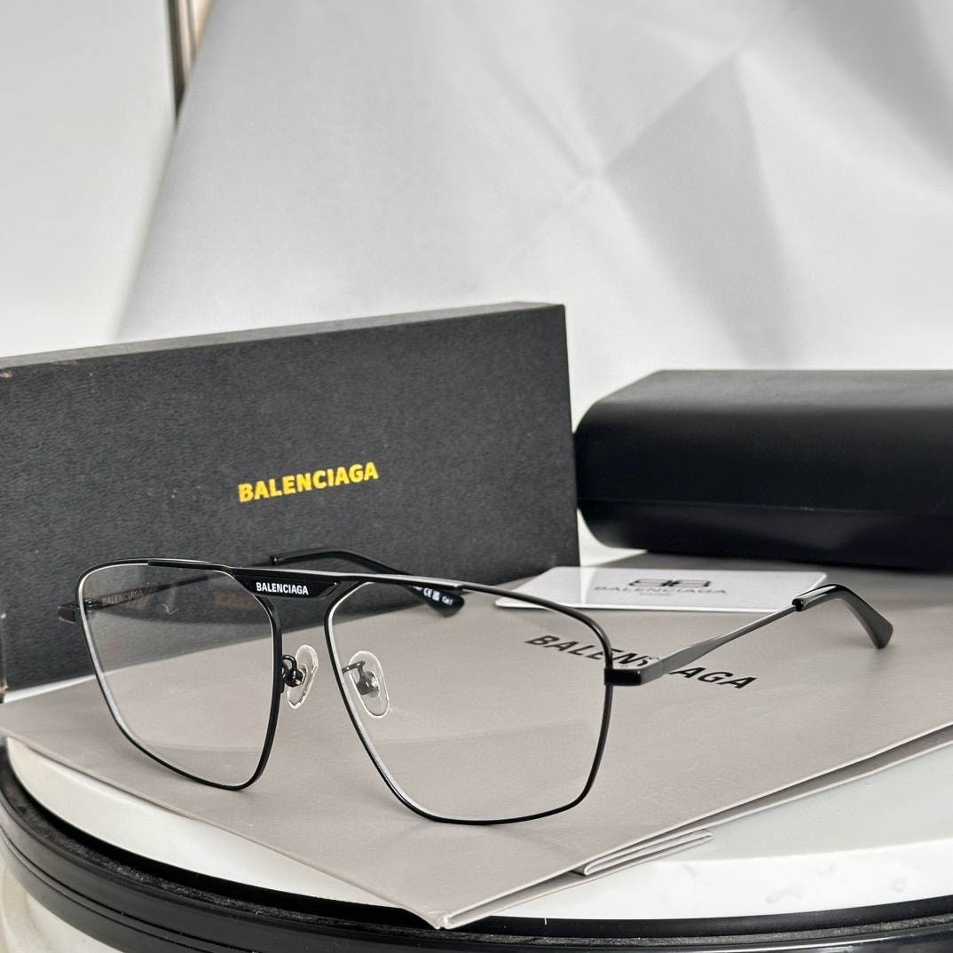 ‼️ 齐色到货 BALENCIAG* BB0246S
SIZE：61口15-145
🔝🔝