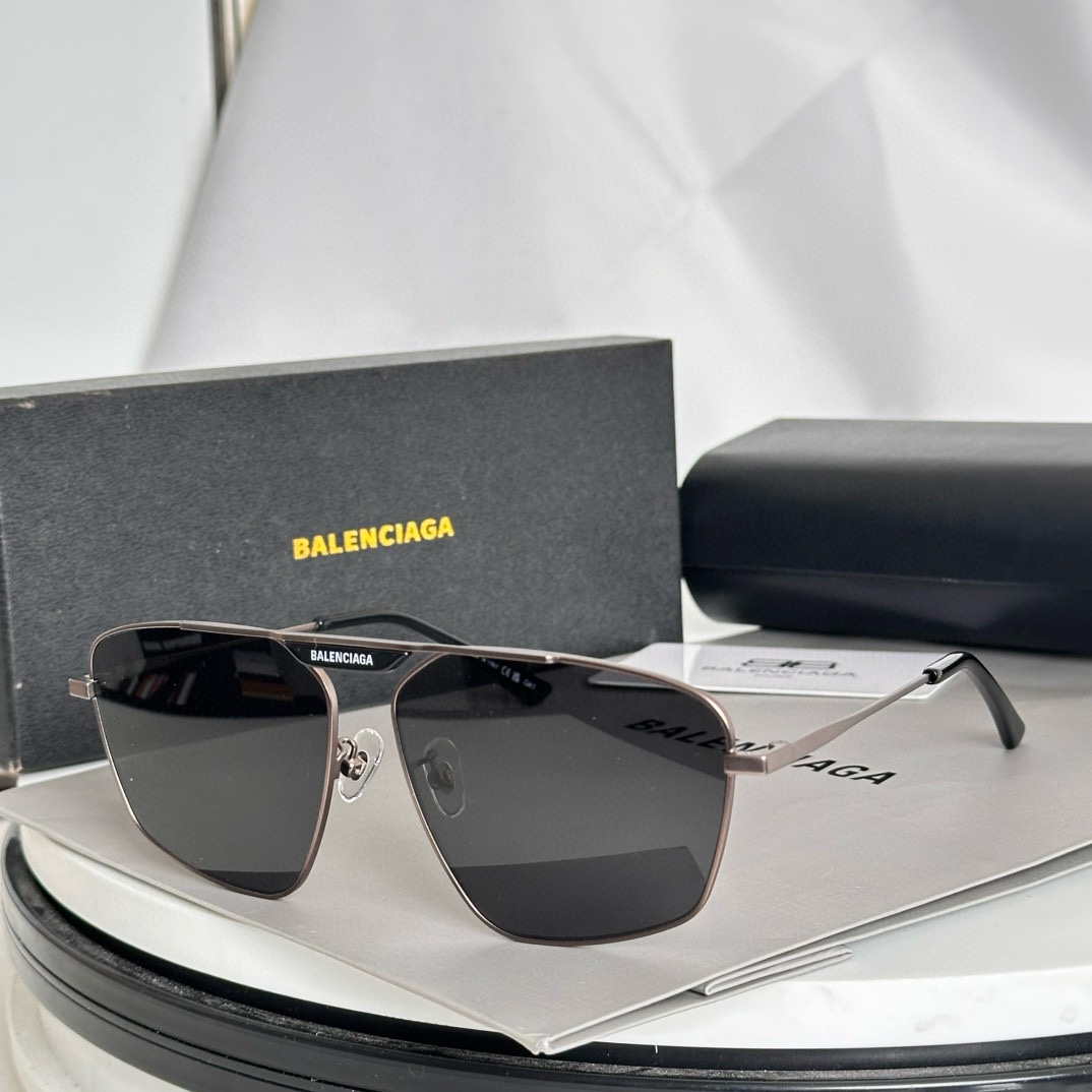 ‼️ 齐色到货 BALENCIAG* BB0246S
SIZE：61口15-145
🔝🔝