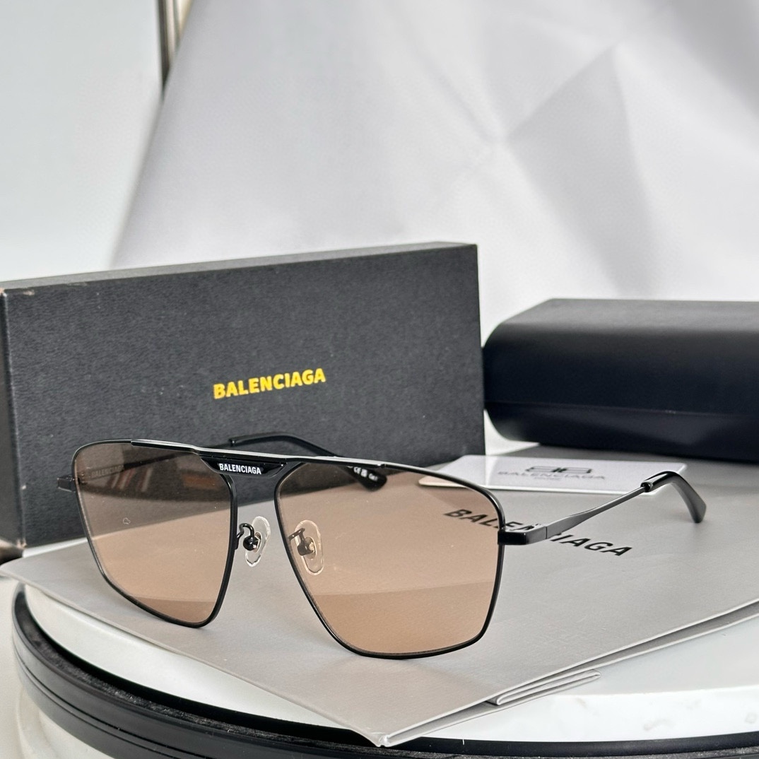 ‼️ 齐色到货 BALENCIAG* BB0246S
SIZE：61口15-145
🔝🔝