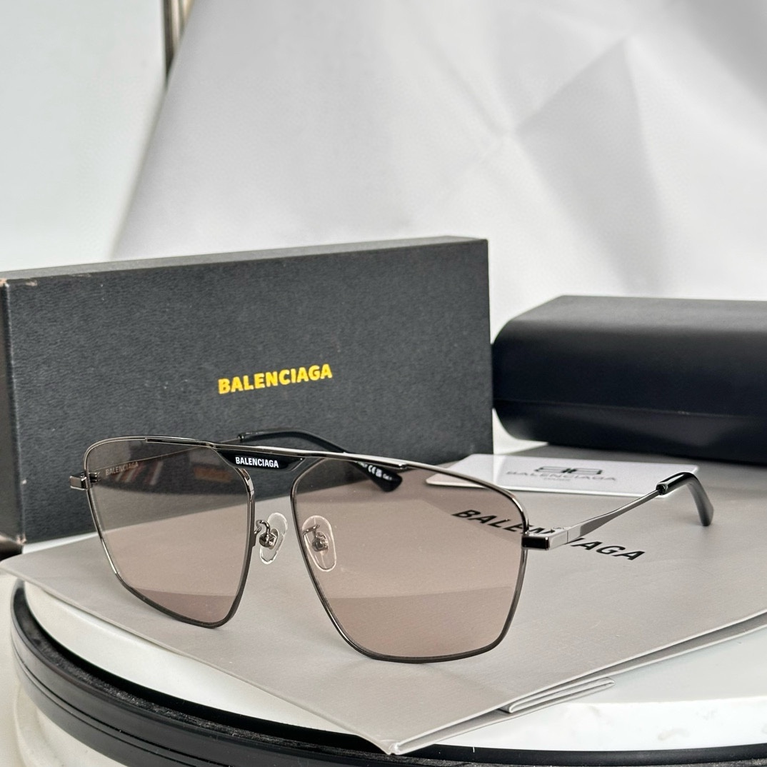 ‼️ 齐色到货 BALENCIAG* BB0246S
SIZE：61口15-145
🔝🔝
