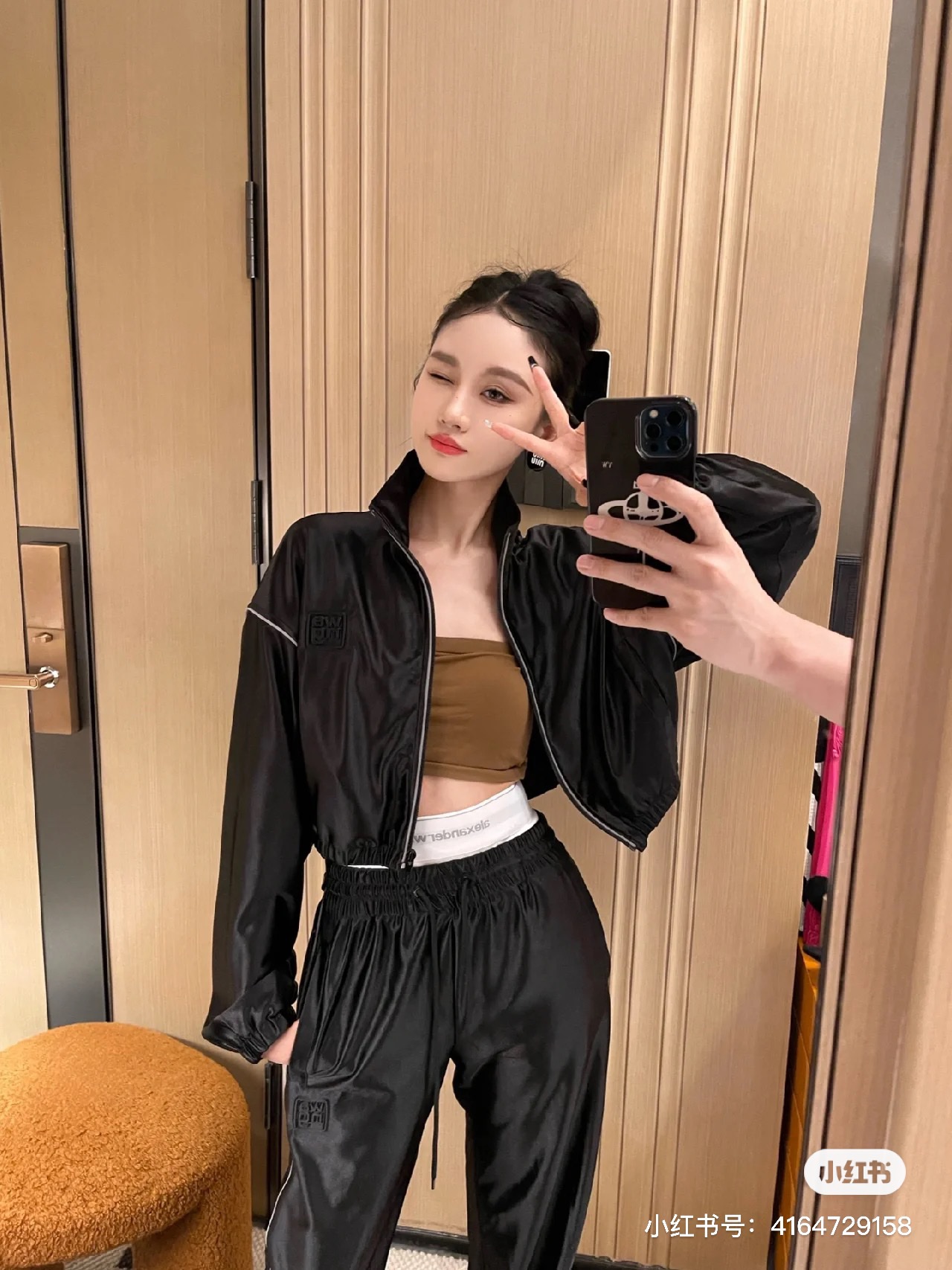NO:313402,Model number G25020757 Alexander Wan* Wangjia new fashionable and casual two-piece set!  Loose and versatile hem elastic drawstring design zipper jacket jacket short top removable waist contrast splicing personality fashionable wide-leg pants casual trousers!  Black, (M size bust 96, sleeve length 56, clothing length 46; no size, waist 66 elastic, trousers length 104, total length 110, alexander wang, jackets & coats, jackets & coats, alexander wang19860909款号G25020757 Alexander Wan*大王家新款时尚休闲两件套装！宽松百搭下摆松紧抽绳设计拉链夹克外套短款上衣可拆卸腰头撞色拼接个性时尚阔腿裤休闲长裤！黑色,（M码胸围96,袖长56,衣长46；没有码数,腰围66松紧,裤长104,总长110,,alexander wang,jackets & coats,jackets & coats,alexander wang,Women's clothing