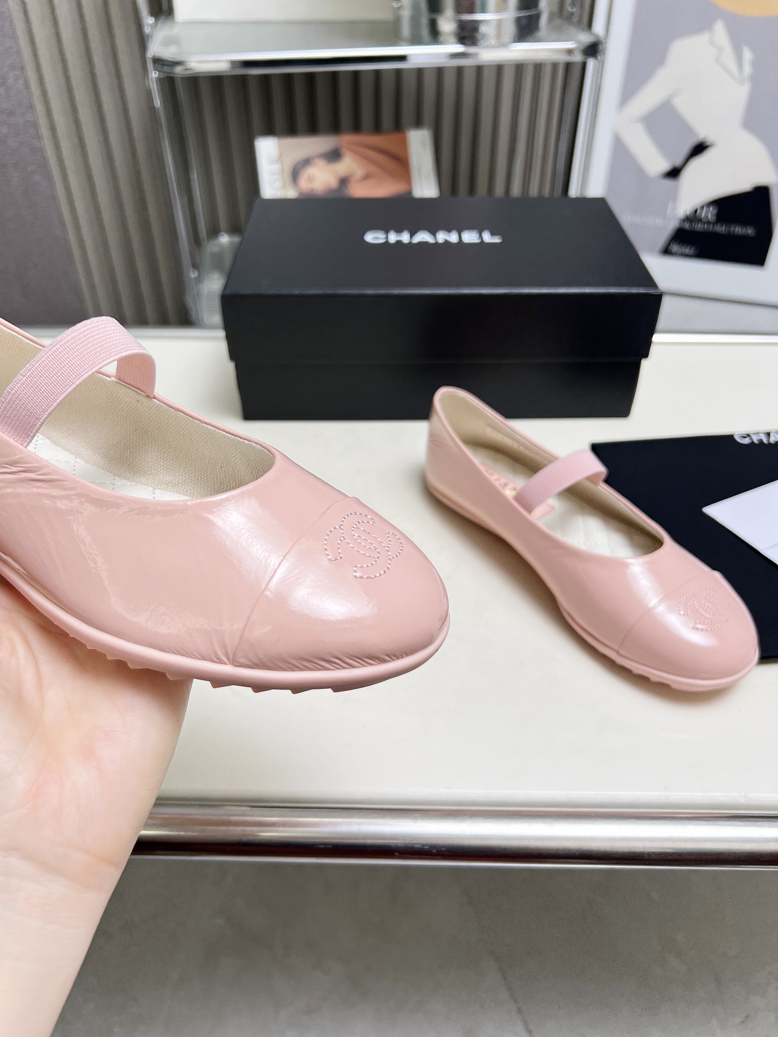 NO:171472,Xiaoxiang official website synchronized high-end version CHANEL 2025 Chanel top Mary Jane____________________________ Spring and Autumn Xiangjia must-have hot products, goddess series, with the elegant and famous temperament of Xiangjia, super durable, irresistible, heart-wrenching... Imported cow patent leather on the upper, imported silk sheepskin on the inner foot, rubber outsole Standard code 35-40…41 custom made without return), Mary Jane, chanel, chanel, chanel, mary jane, sheepskin, silk fabric19860909小香官网同步高版本 CHANEL 2025香奈儿顶级玛丽珍__________________ 春秋季香家必备爆款,女神系列,拥有香家特色优雅名媛气质,超级耐看,让人无法抗拒,心动ing…… 鞋面进口牛漆皮 内里脚进口绸缎羊皮 橡胶大底 标准码 35-40 ……41定做不退换）,玛丽珍,chanel,chanel,chanel,mary jane,sheepskin,silk fabric,Women's Shoes