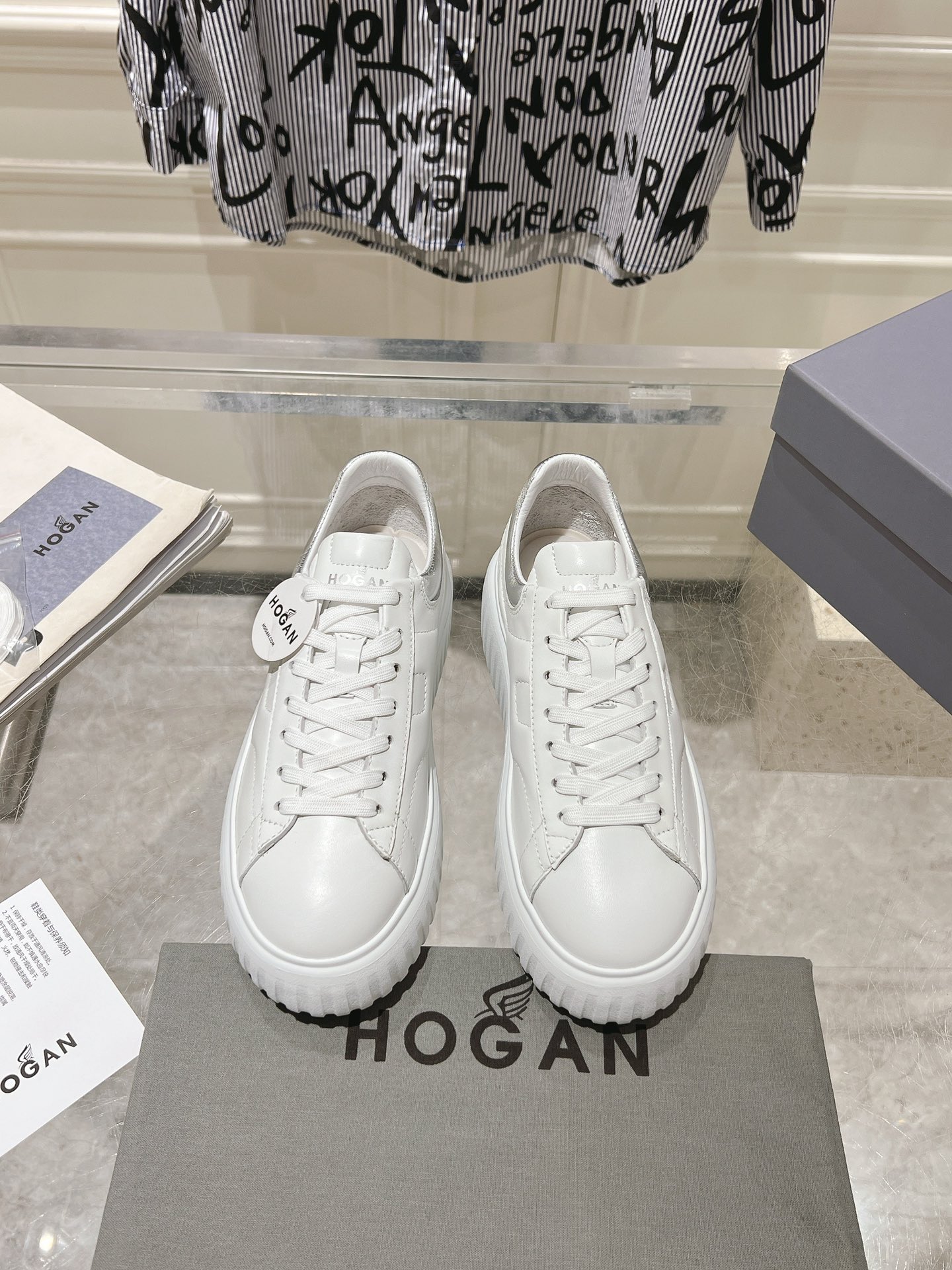 NO:173575,HOGAN couple's latest biscuit shoes, thick sole white shoes, sports shoes, casual shoes, super comfortable and versatile on the feet, fabric: original calfskin, inner lining: original sheepskin foot pad: original injection molding pad, outsole: original molding foam molding sole, size 35-44, original packaging, full set of casual shoes/sports shoes, sneakers, cowhide, sheepskin19860909HOGAN情侣款最新饼干鞋 厚底小白鞋 运动鞋 休闲鞋上脚超级舒服百搭 面料:原版小牛皮 内里:原版羊皮 垫脚:原版注塑成型垫 大底:原版开模发泡成型底 码数35-44 包装原版全套包装,休闲鞋/运动鞋,sneakers,cowhide,sheepskin,Women's Shoes