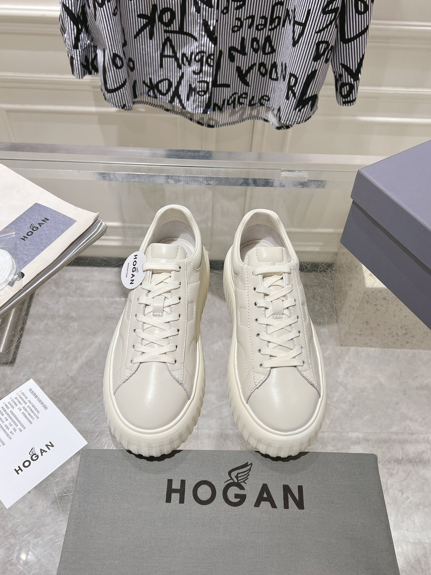 NO:173577,HOGAN couple's latest biscuit shoes, thick sole white shoes, sports shoes, casual shoes, super comfortable and versatile on the feet, fabric: original calfskin, inner lining: original sheepskin foot pad: original injection molding pad, outsole: original molding foam molding sole, size 35-40, original packaging, full set of casual shoes/sports shoes, sneakers, cowhide, sheepskin19860909HOGAN情侣款最新饼干鞋 厚底小白鞋 运动鞋 休闲鞋上脚超级舒服百搭 面料:原版小牛皮 内里:原版羊皮 垫脚:原版注塑成型垫 大底:原版开模发泡成型底 码数35-40 包装原版全套包装,休闲鞋/运动鞋,sneakers,cowhide,sheepskin,Women's Shoes