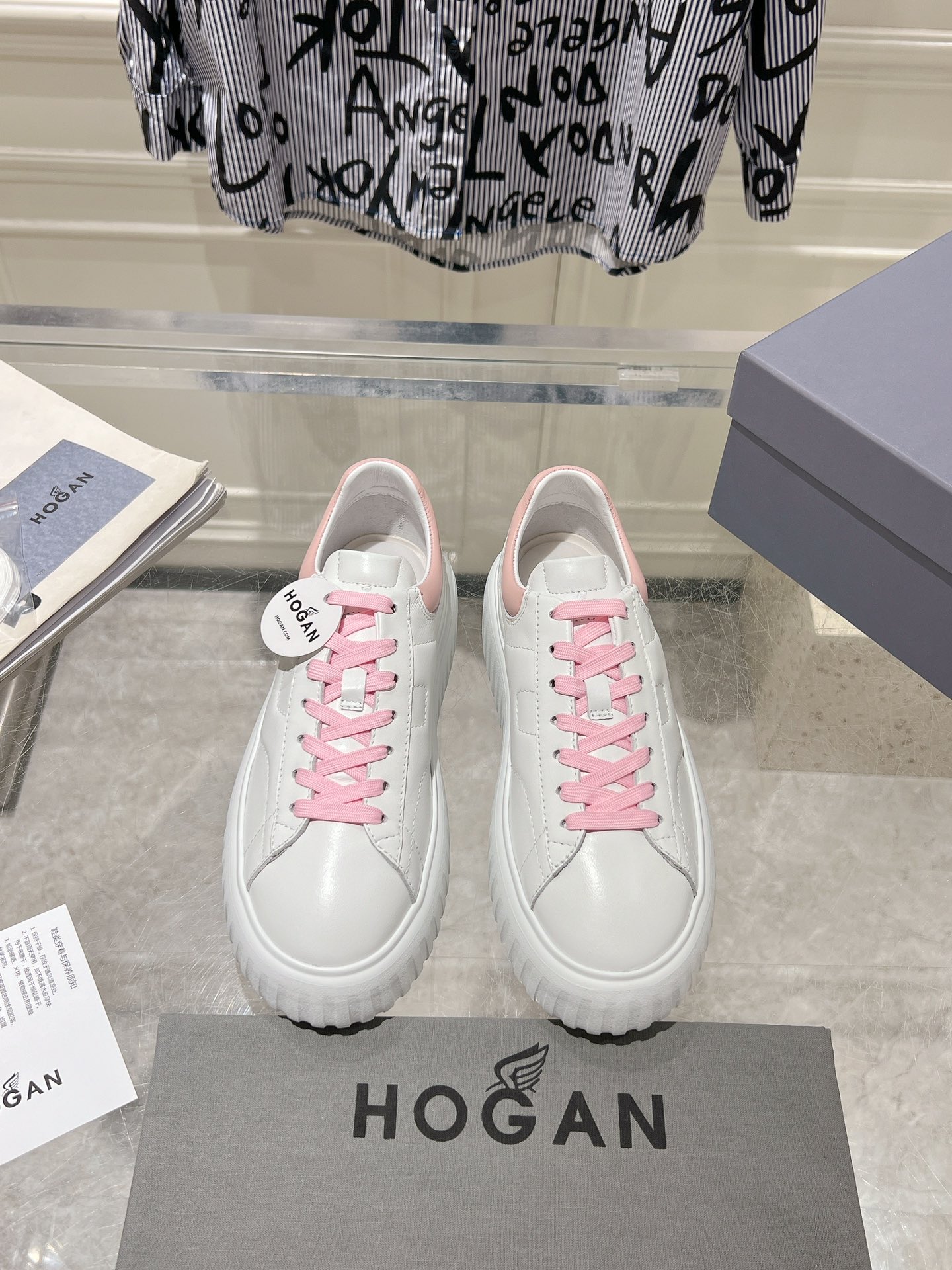 NO:173579,HOGAN couple's latest biscuit shoes, thick sole white shoes, sports shoes, casual shoes, super comfortable and versatile on the feet, fabric: original calfskin, inner lining: original sheepskin foot pad: original injection molding pad, outsole: original molding foam molding sole, size 35-44, original packaging, full set of casual shoes/sports shoes, sneakers, cowhide, sheepskin19860909HOGAN情侣款最新饼干鞋 厚底小白鞋 运动鞋 休闲鞋上脚超级舒服百搭 面料:原版小牛皮 内里:原版羊皮 垫脚:原版注塑成型垫 大底:原版开模发泡成型底 码数35-44 包装原版全套包装,休闲鞋/运动鞋,sneakers,cowhide,sheepskin,Women's Shoes